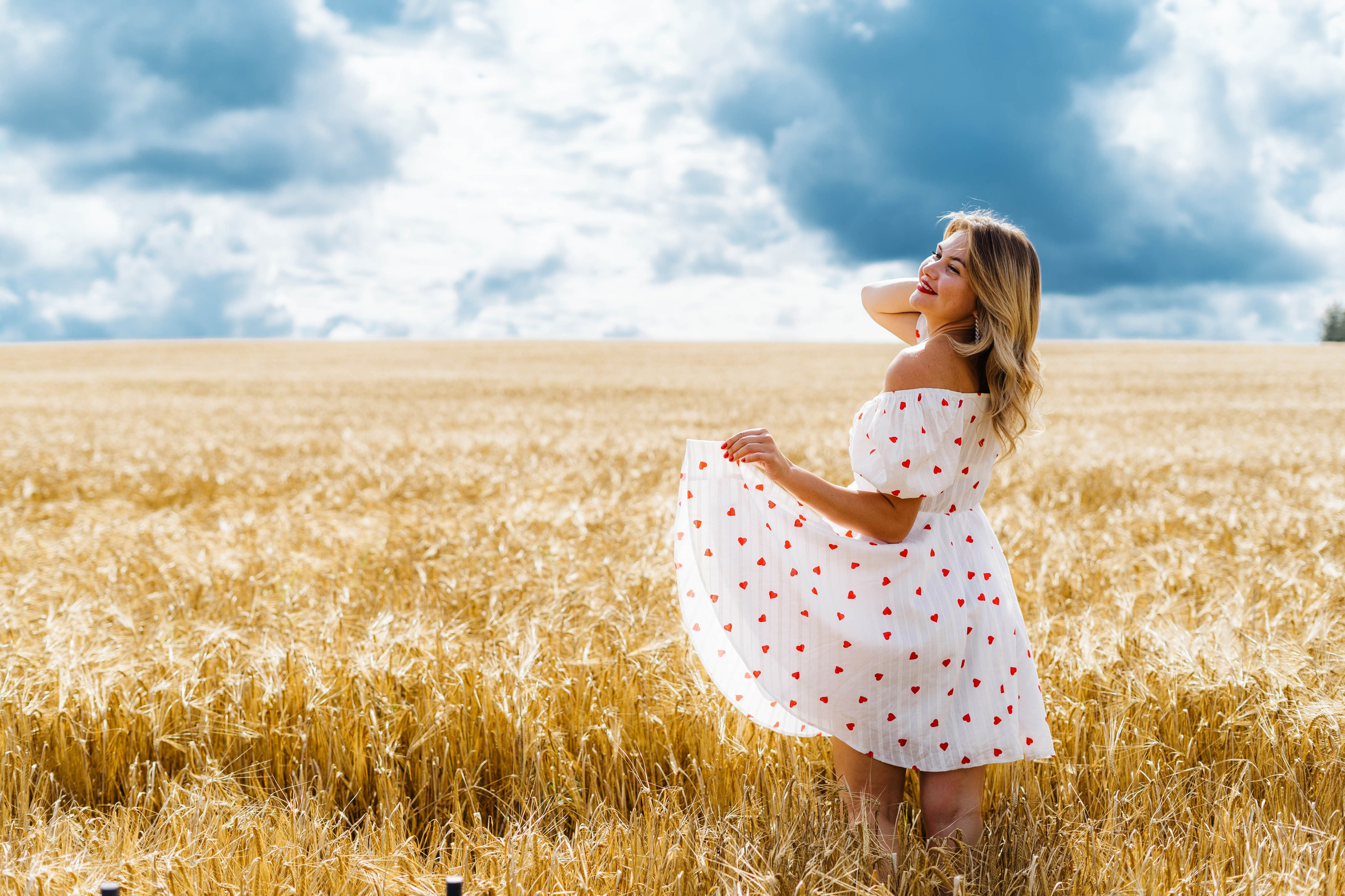 Елена, Сергиев Посад, пшеничное поле. Наталья Дукалова фотограф Щелково Королев Пушкино Москва Балашиха