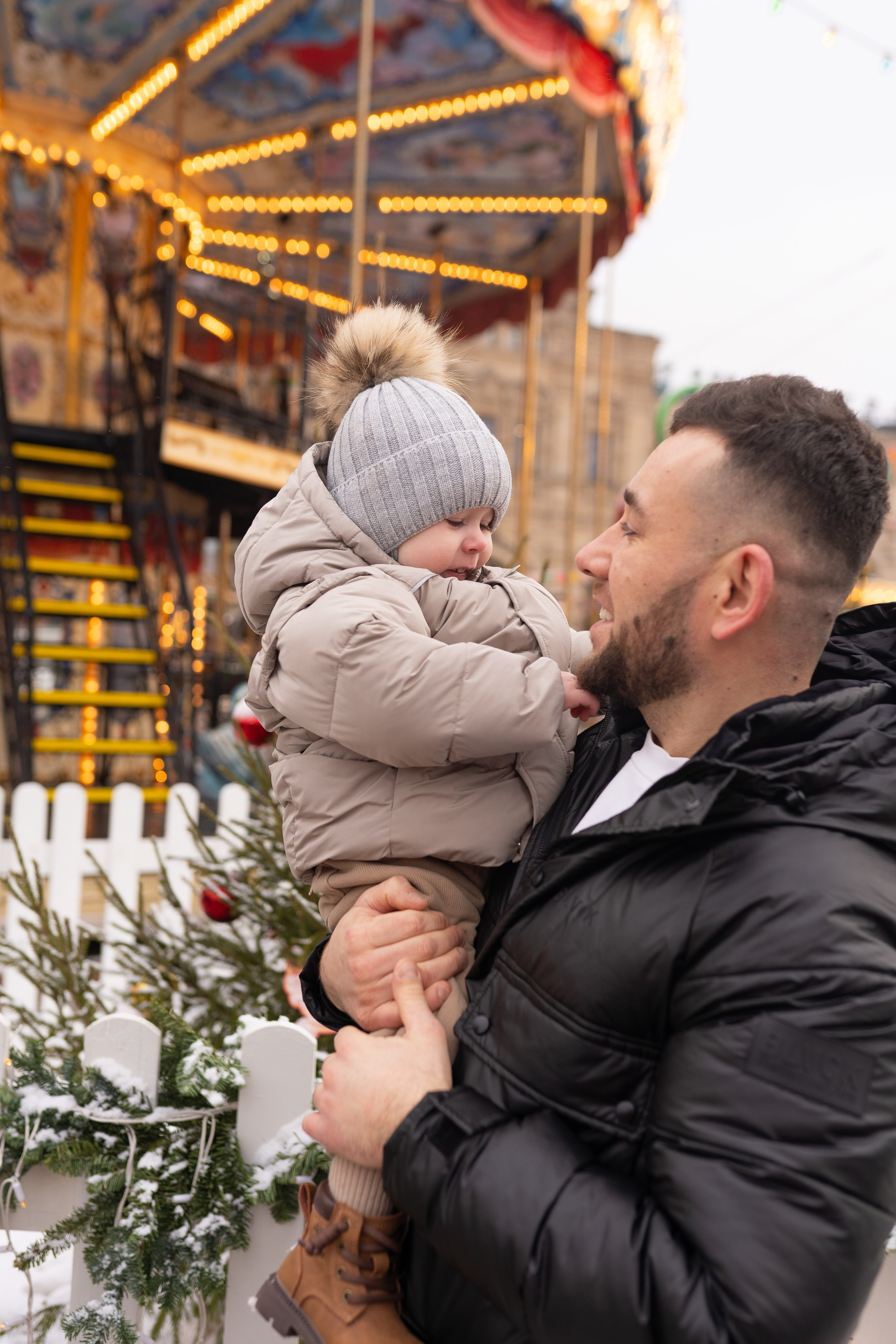 Павел, Егор и Наталия на ГУМ Ярмарке. Свадебный фотограф в Москве Анна Полушина