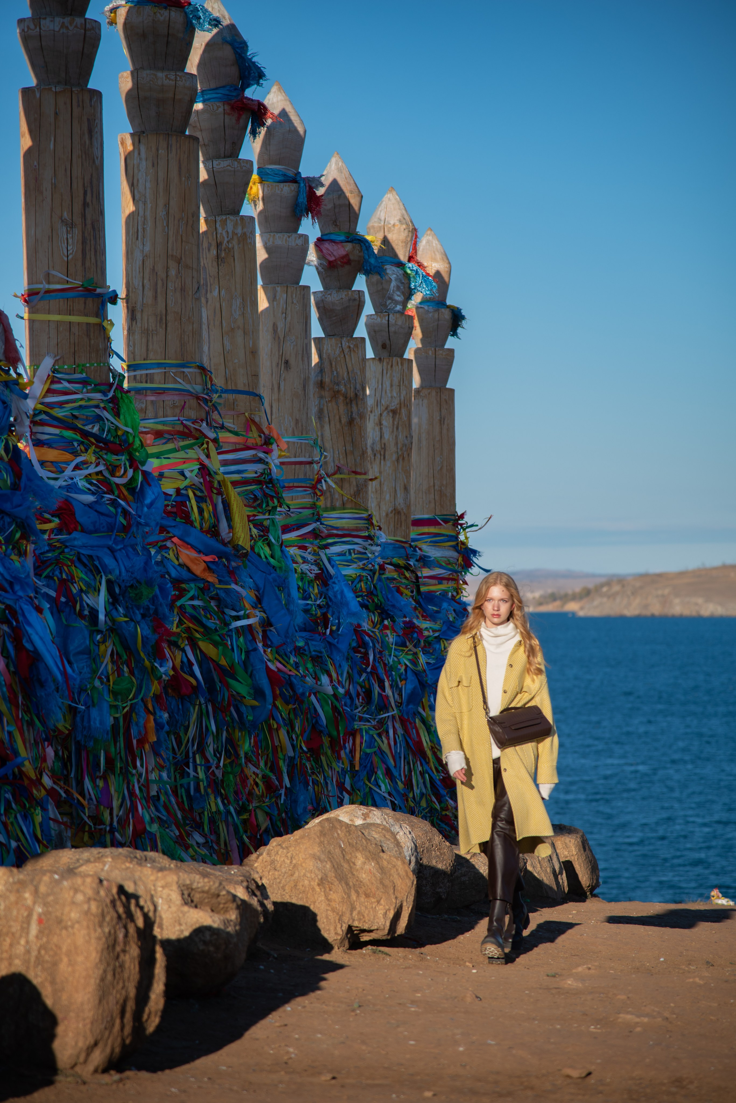 Съёмка одежды на Ольхоне. Занимаюсь профессиональной фотографией и живу рядом с Байкалом. Работаю в разных жанрах