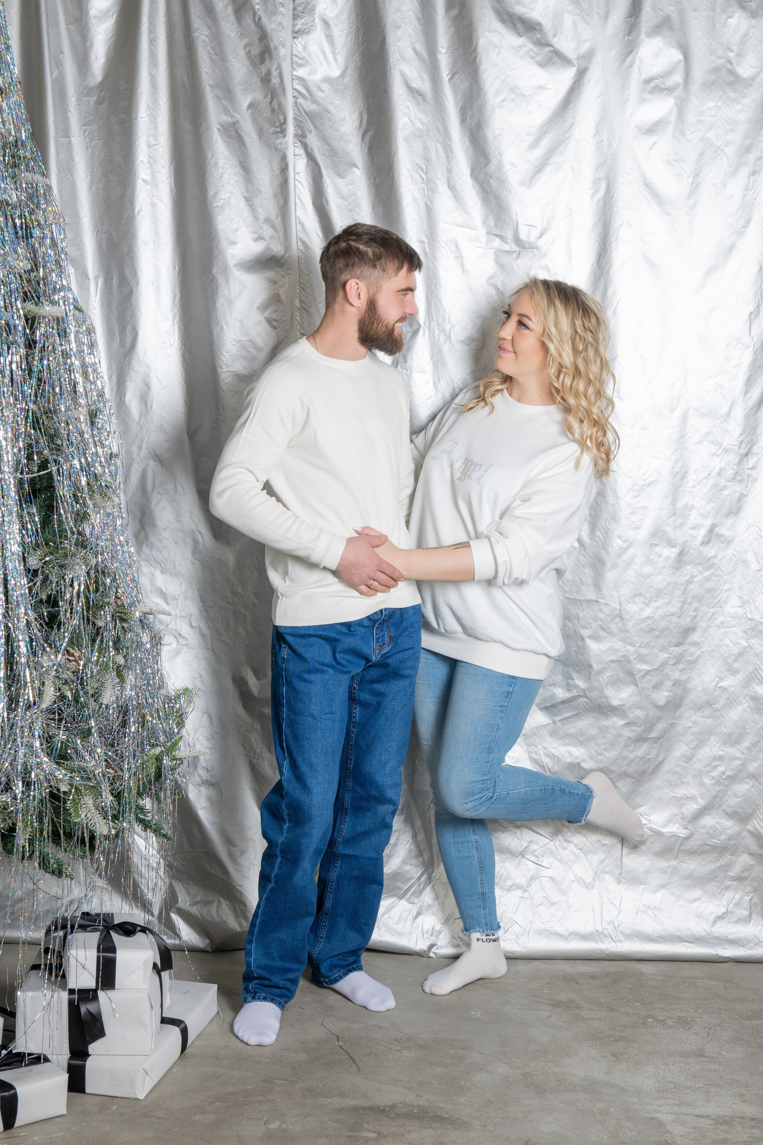 Семейная парная новогодняя фотосессия. Занимаюсь профессиональной фотографией и живу рядом с Байкалом. Работаю в разных жанрах