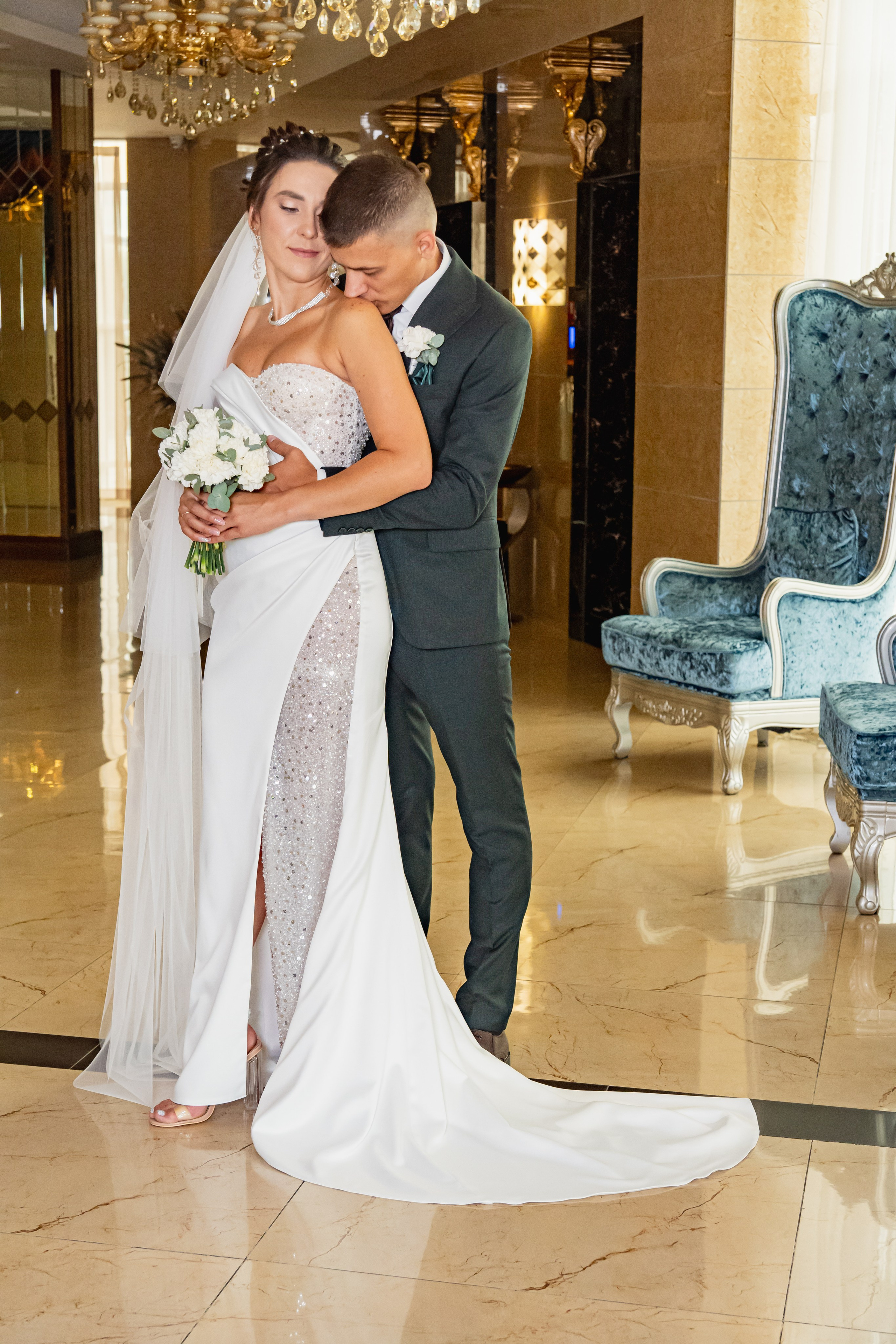 Сборы жениха и невесты в отеле: Северное море. Занимаюсь профессиональной фотографией и живу рядом с Байкалом. Работаю в разных жанрах