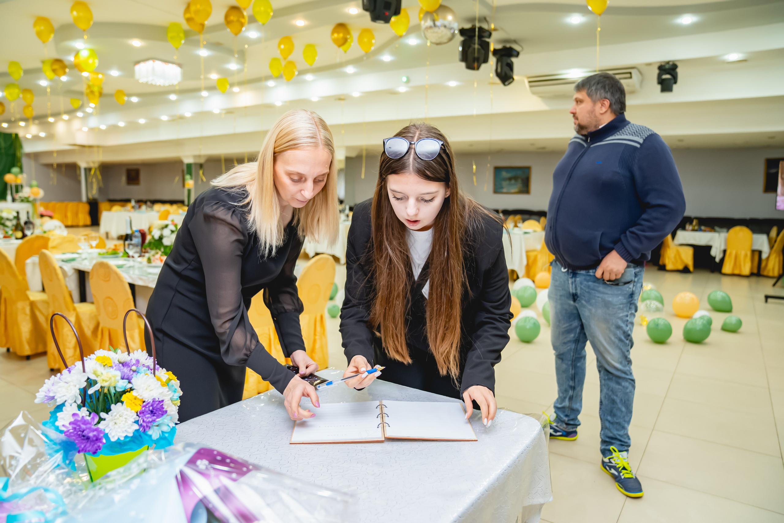 Осенняя Свадьба 2024. Занимаюсь профессиональной фотографией и живу рядом с Байкалом. Работаю в разных жанрах