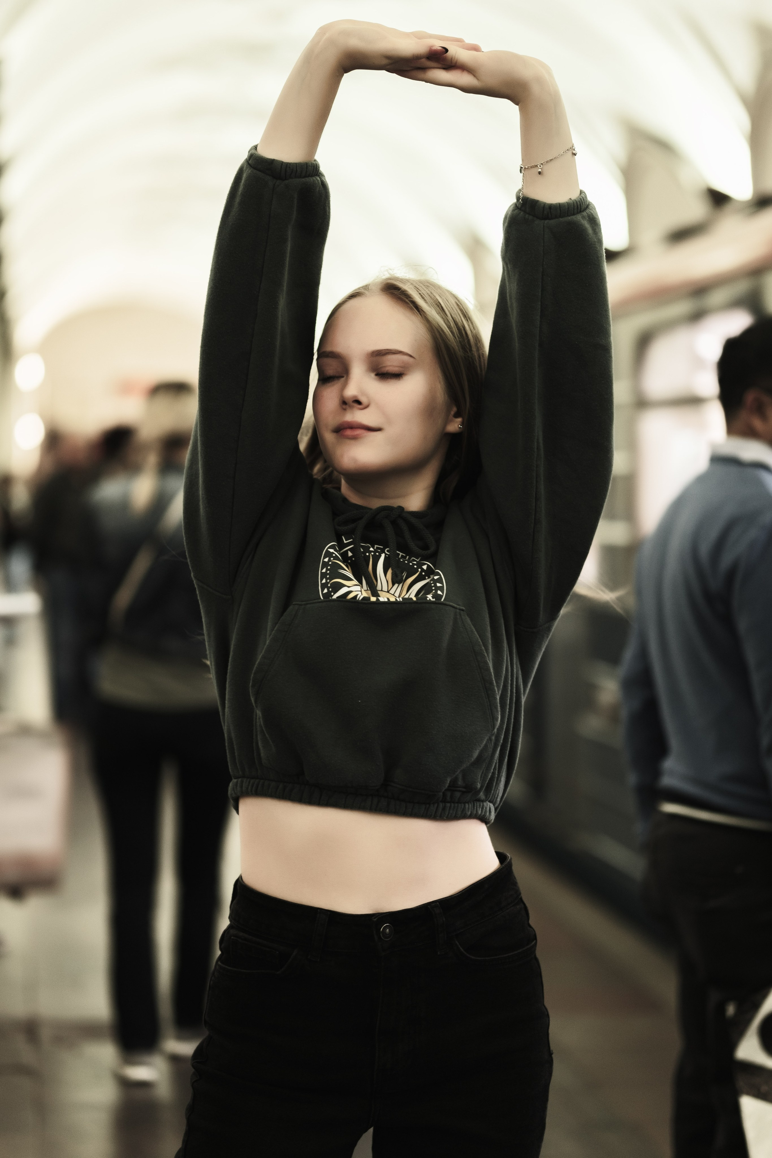 Жанна с Катей в метро. Фотограф в Москве Максим Скоробогатов