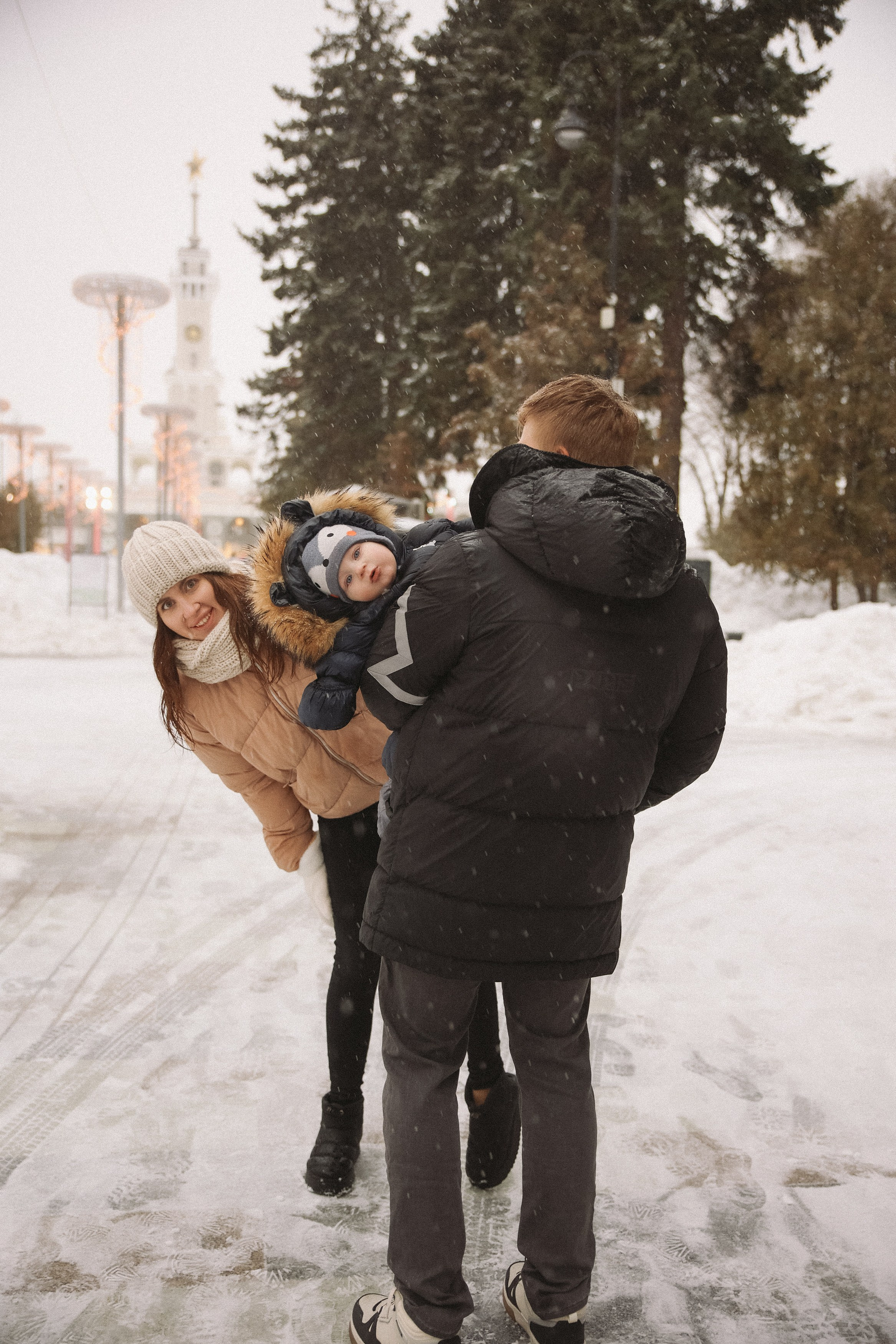 Семейная фотосессия прогулка. Фотограф Владимир Москва