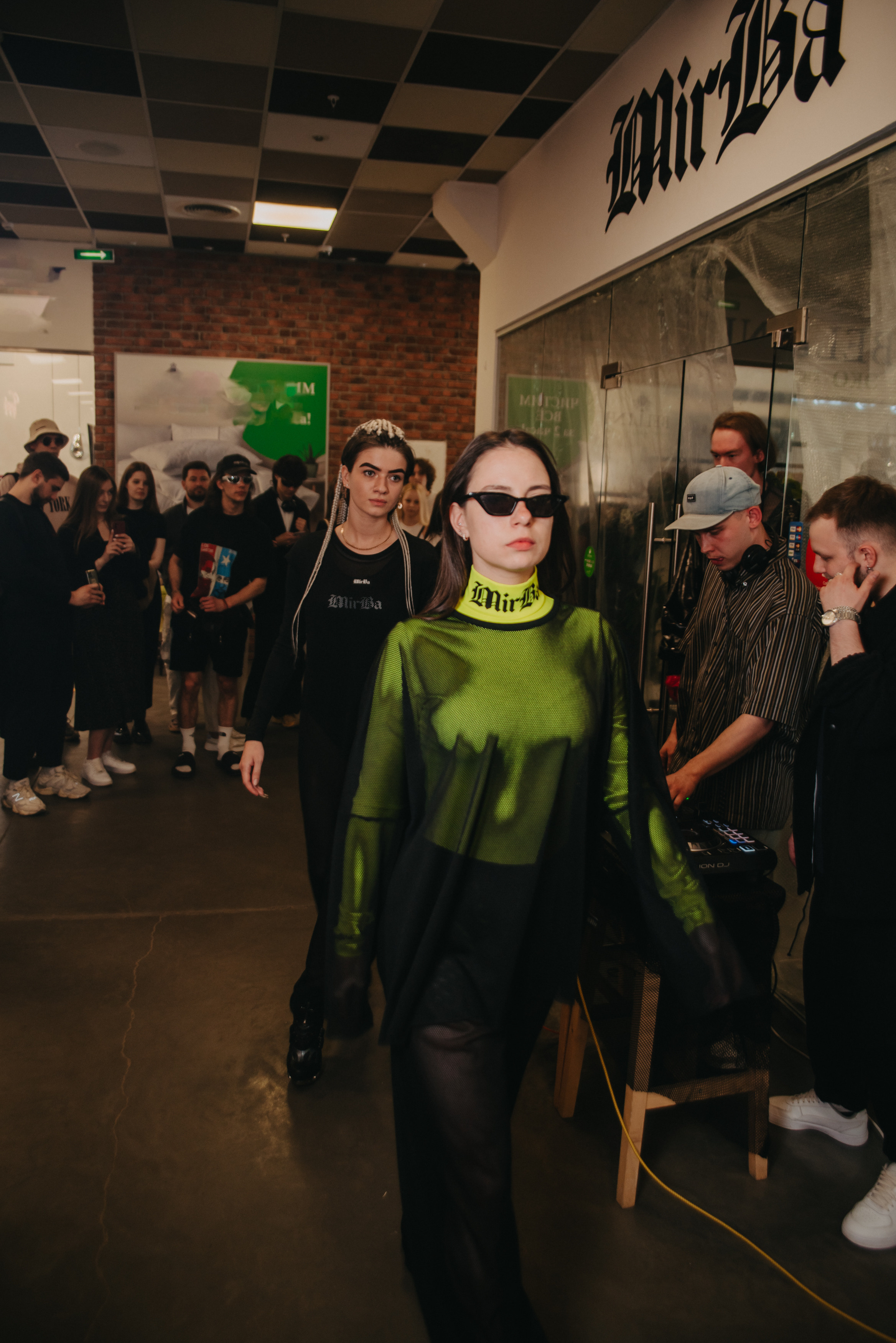 Открытие магазина концептуального бренда одежды MIRBA. Контент фотограф Илья Урс