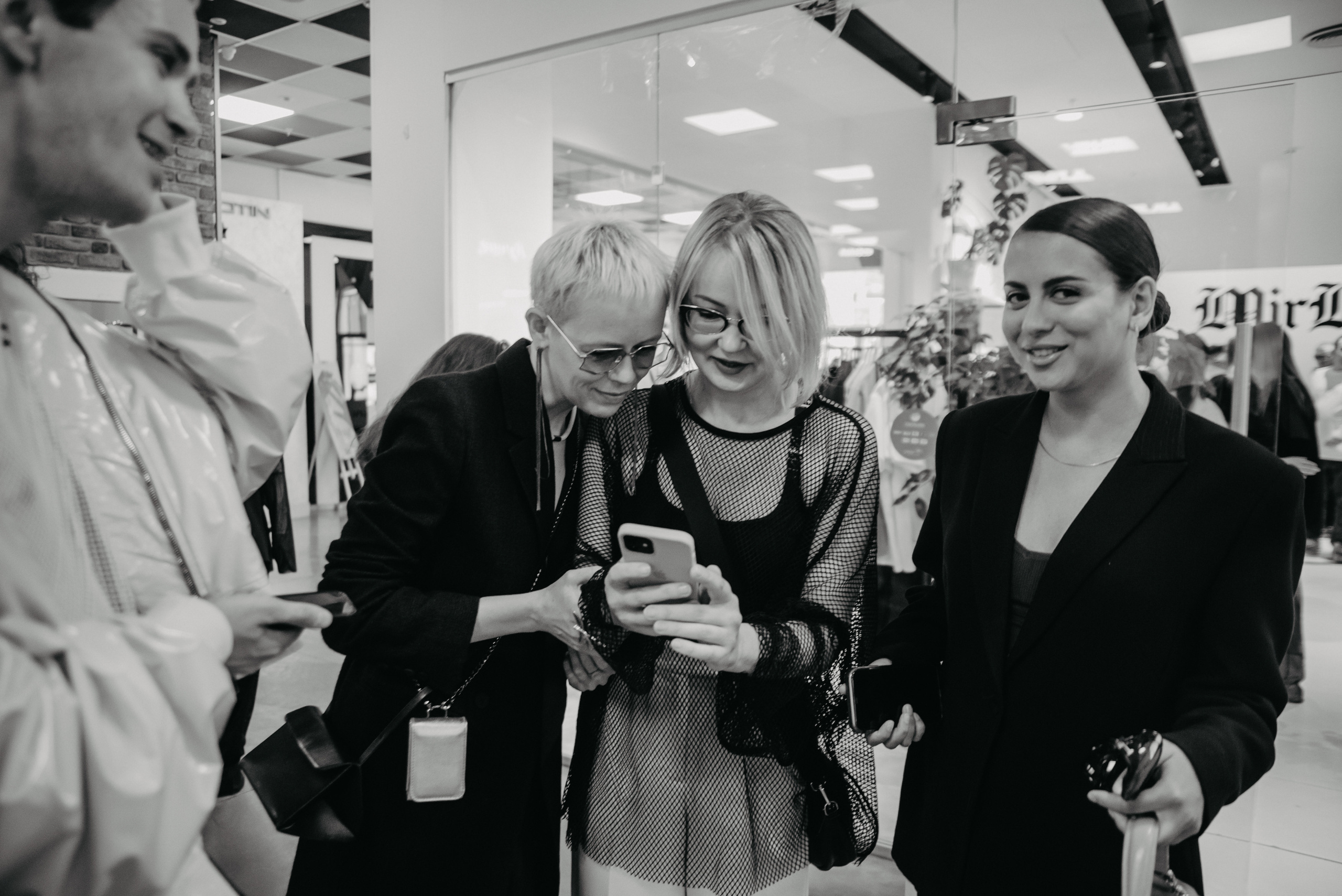 Открытие магазина концептуального бренда одежды MIRBA. Контент фотограф Илья Урс