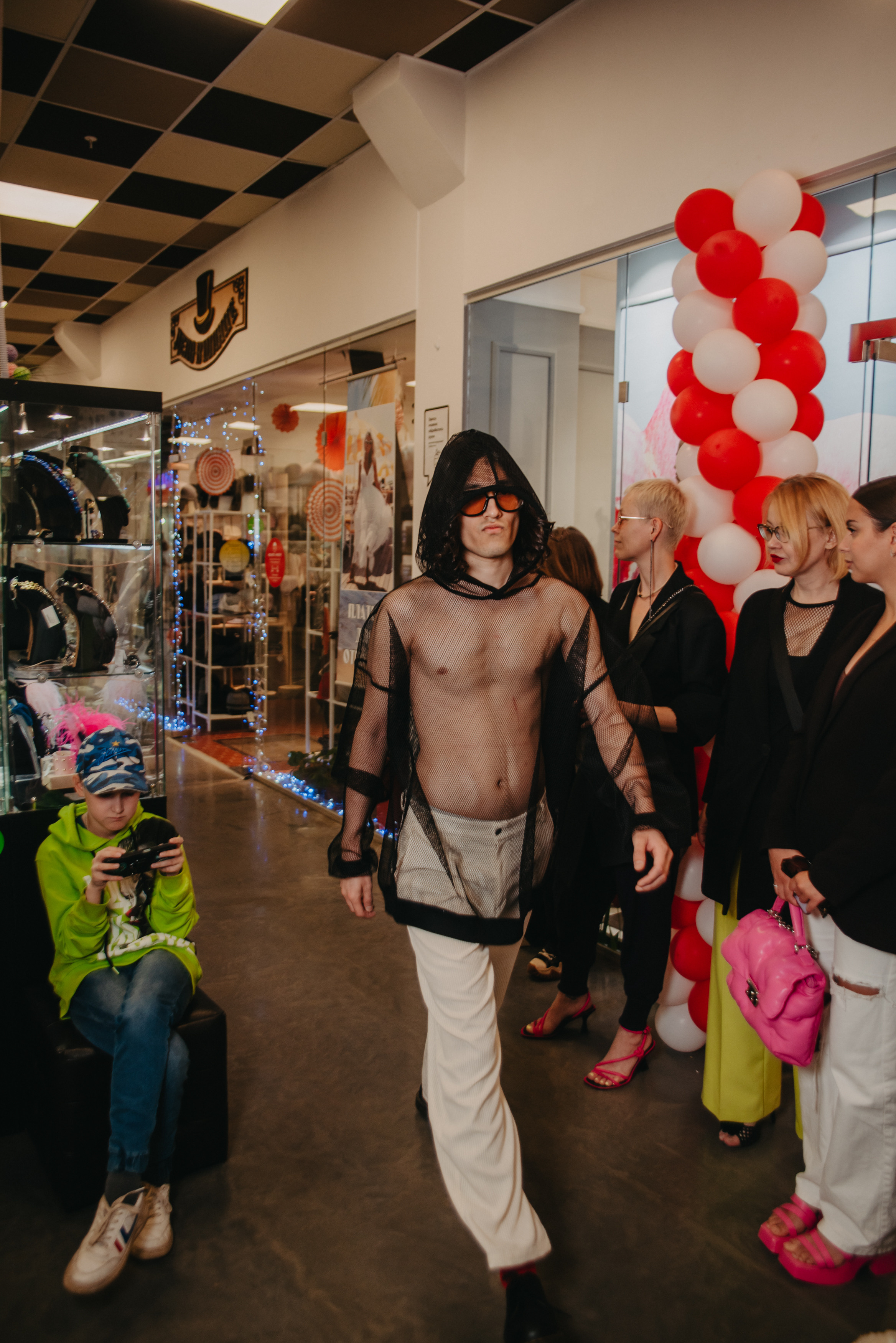 Открытие магазина концептуального бренда одежды MIRBA. Контент фотограф Илья Урс