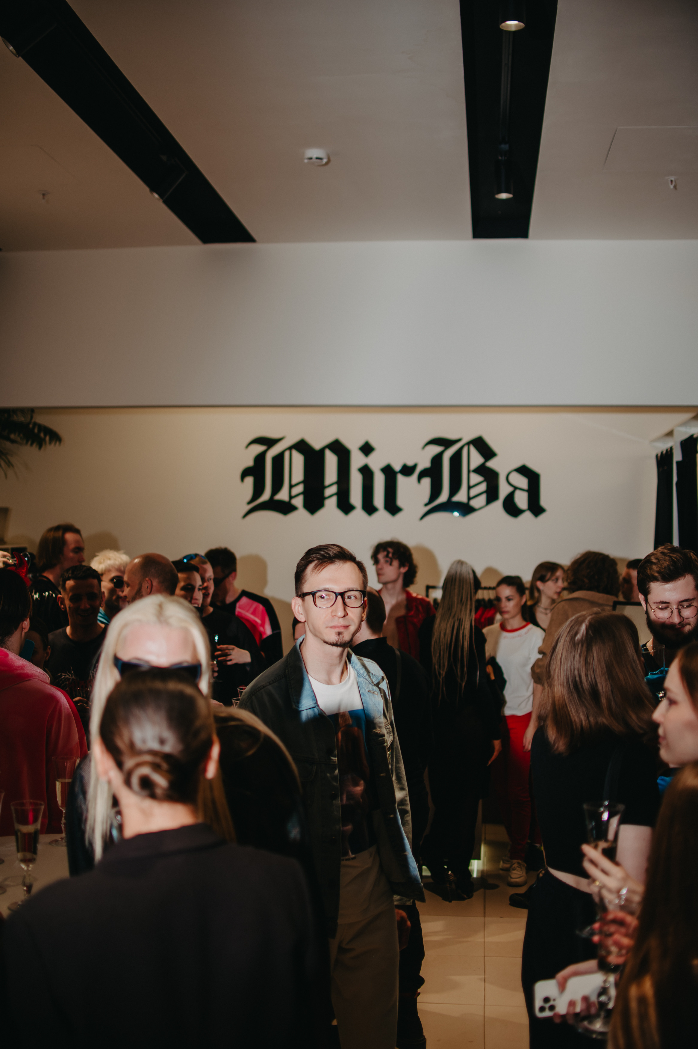 Открытие магазина концептуального бренда одежды MIRBA. Контент фотограф Илья Урс