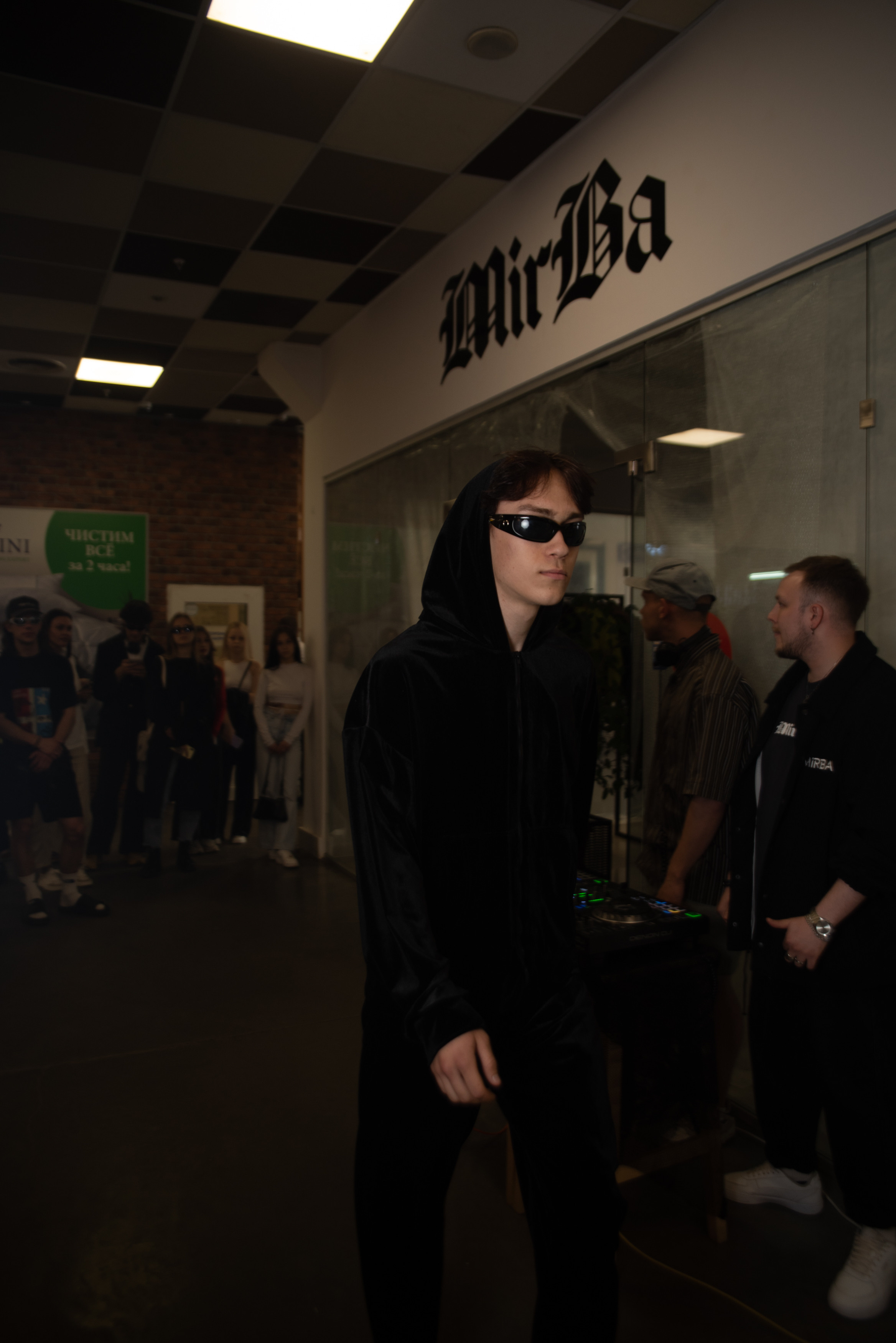 Открытие магазина концептуального бренда одежды MIRBA. Контент фотограф Илья Урс