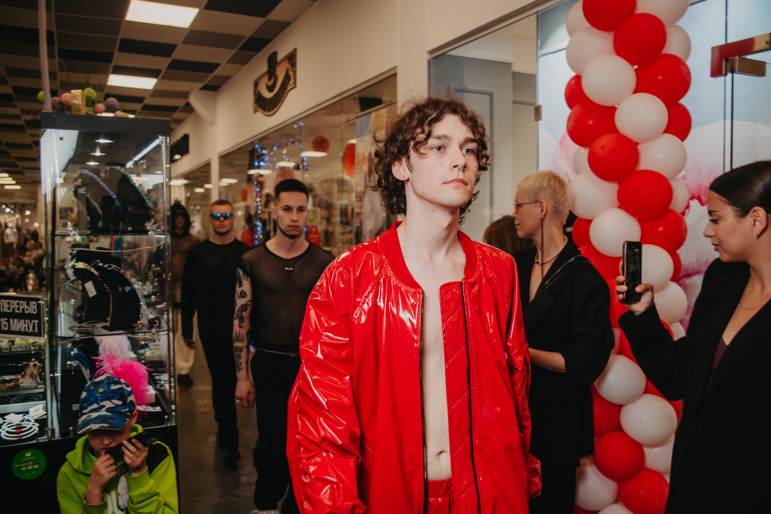 Открытие магазина концептуального бренда одежды MIRBA. Контент фотограф Илья Урс