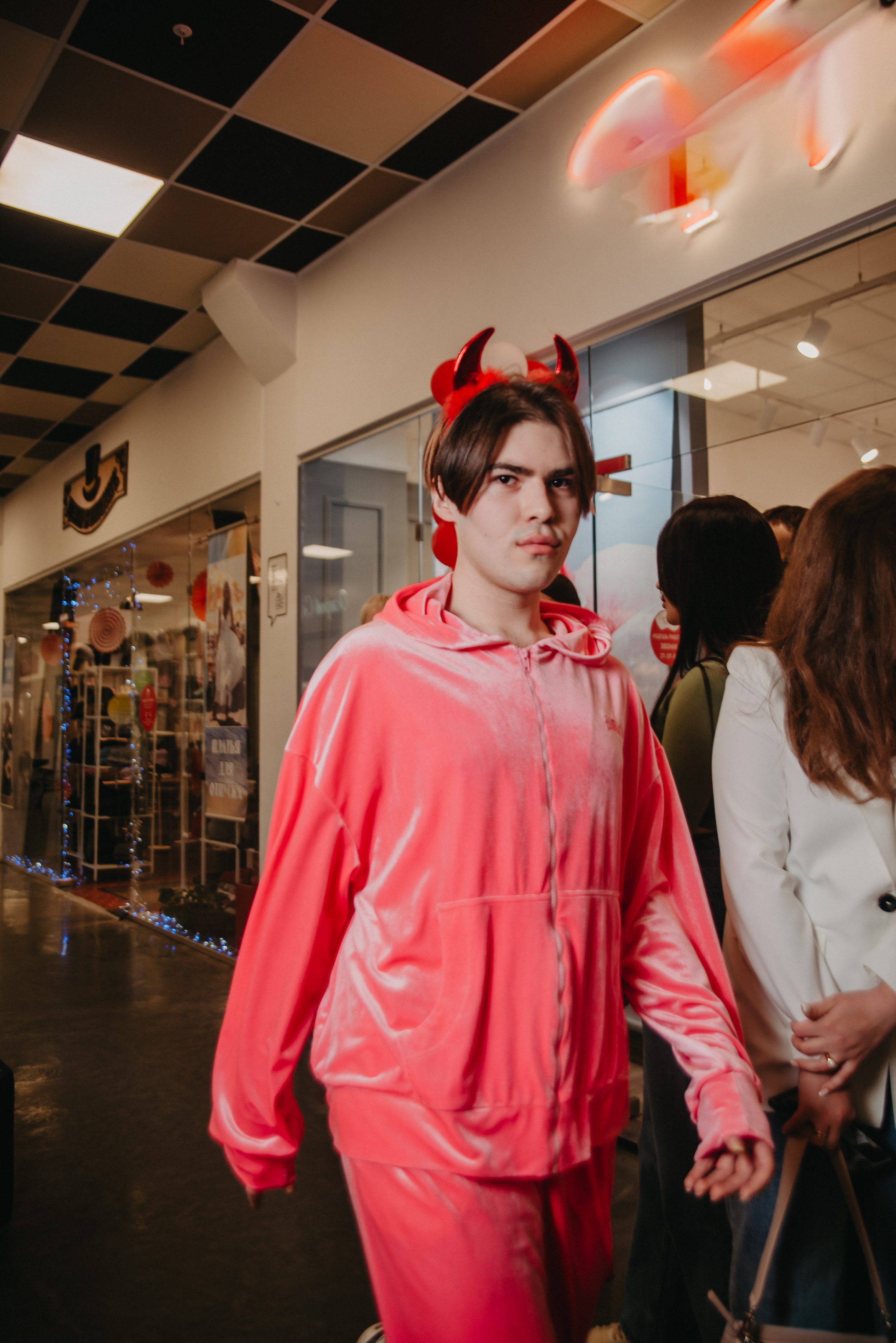 Открытие магазина концептуального бренда одежды MIRBA. Контент фотограф Илья Урс