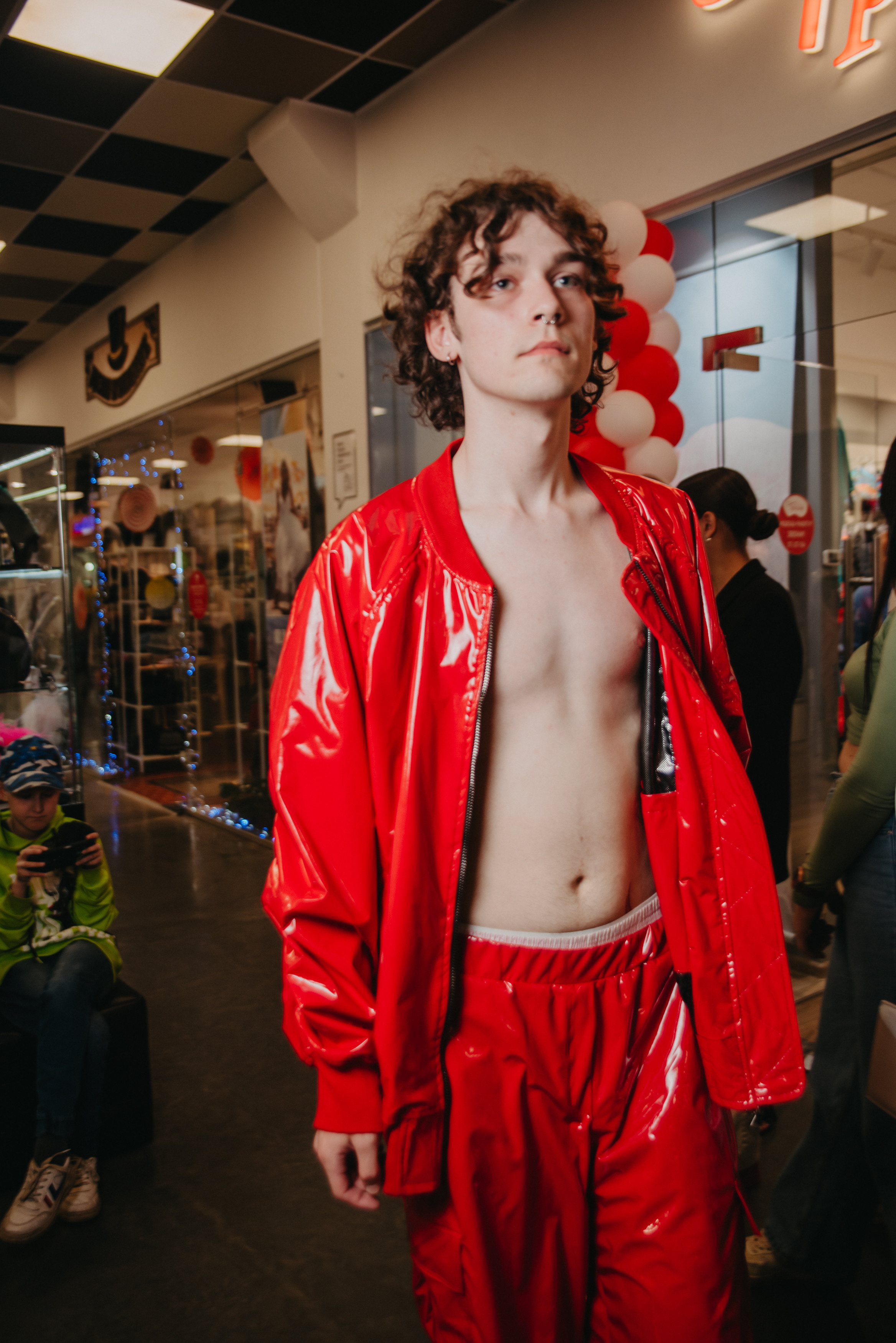 Открытие магазина концептуального бренда одежды MIRBA. Контент фотограф Илья Урс