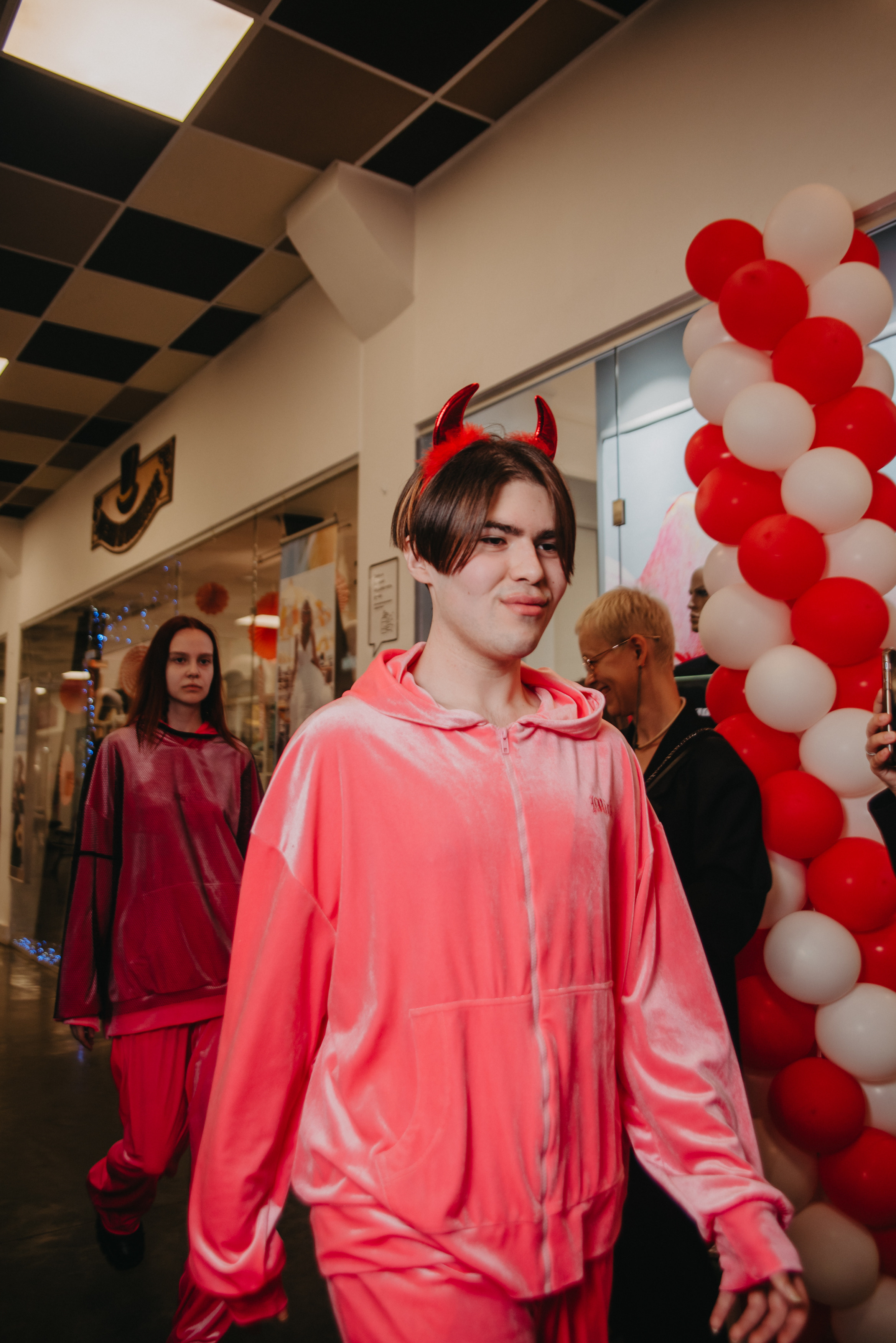 Открытие магазина концептуального бренда одежды MIRBA. Контент фотограф Илья Урс