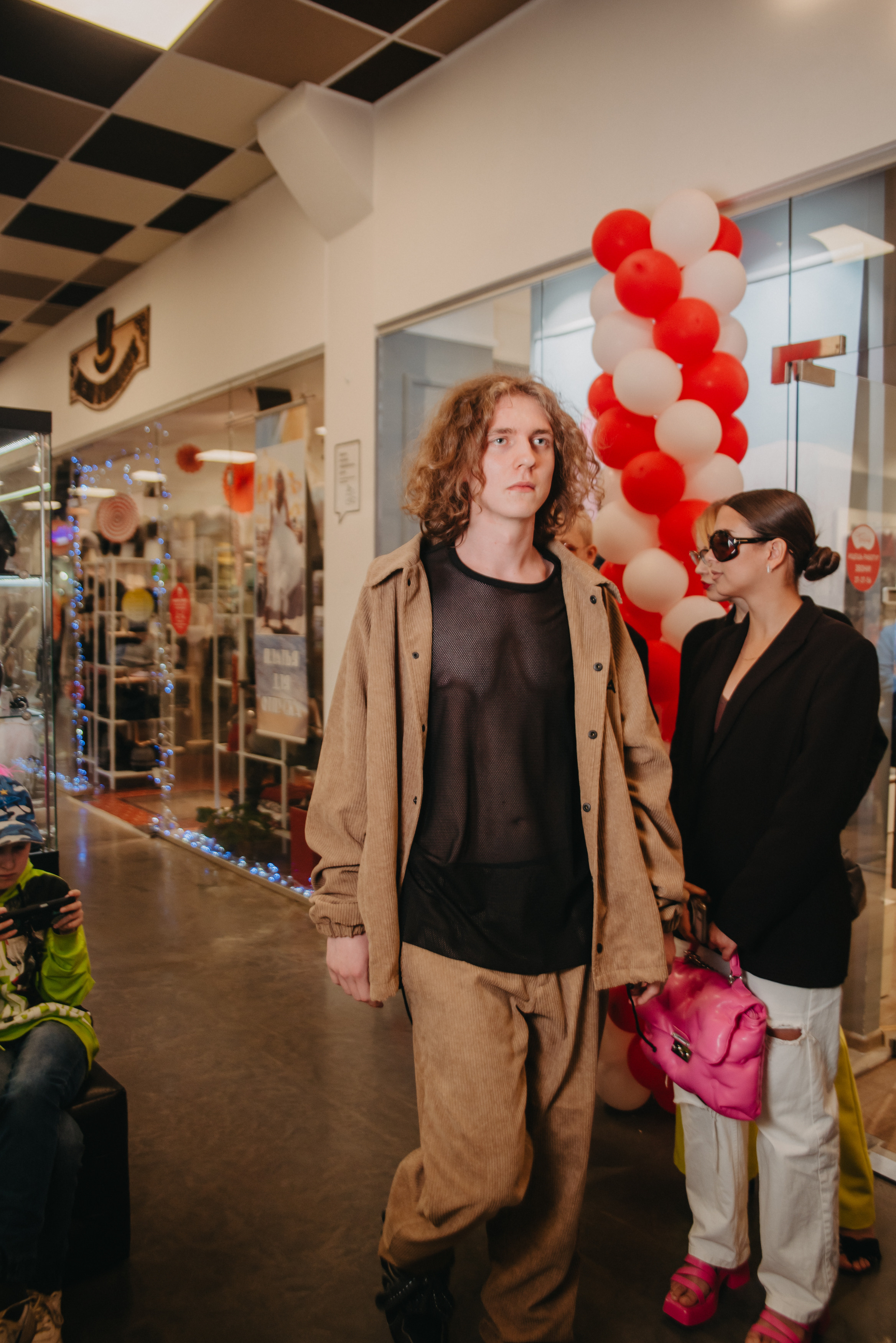 Открытие магазина концептуального бренда одежды MIRBA. Контент фотограф Илья Урс