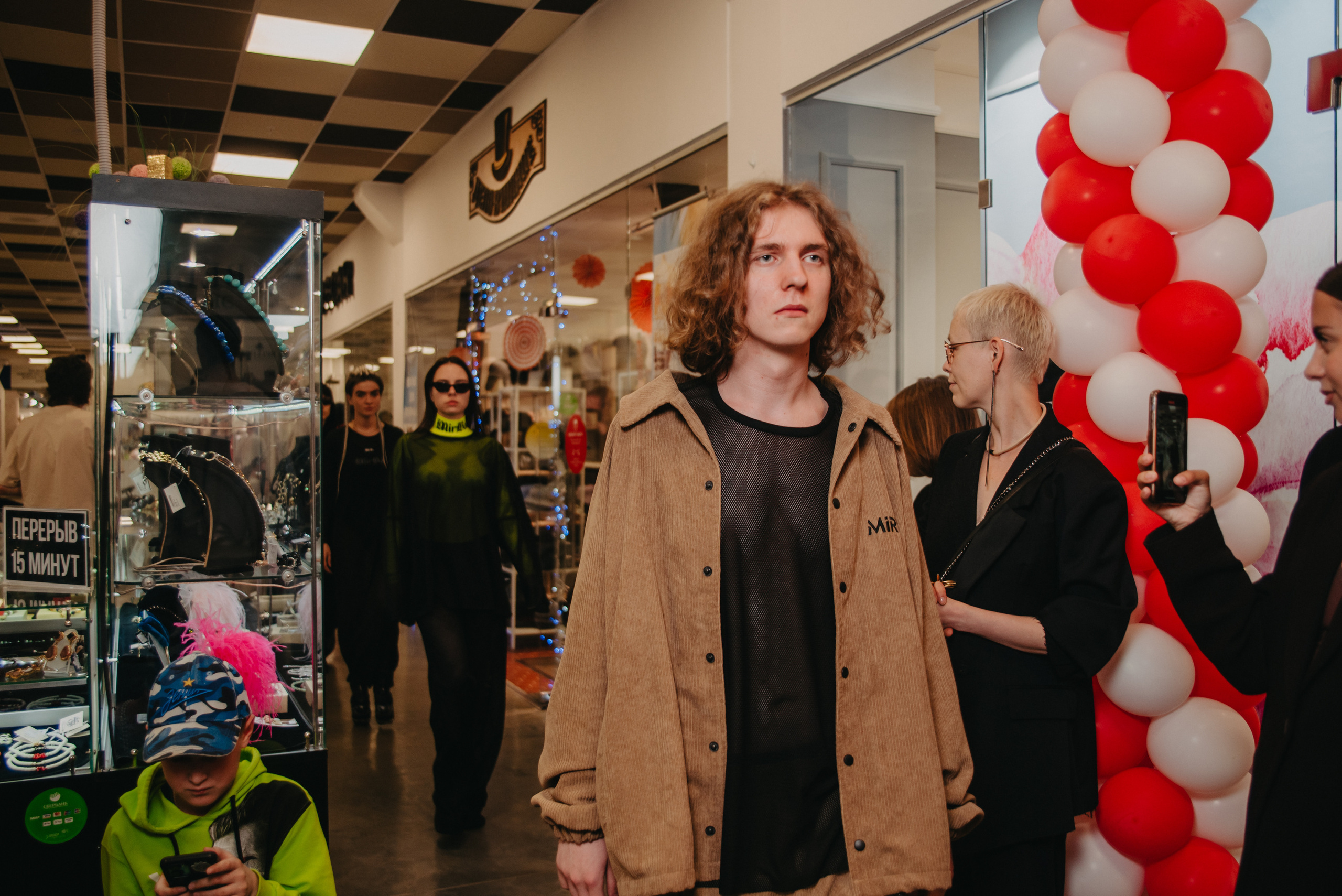 Открытие магазина концептуального бренда одежды MIRBA. Контент фотограф Илья Урс