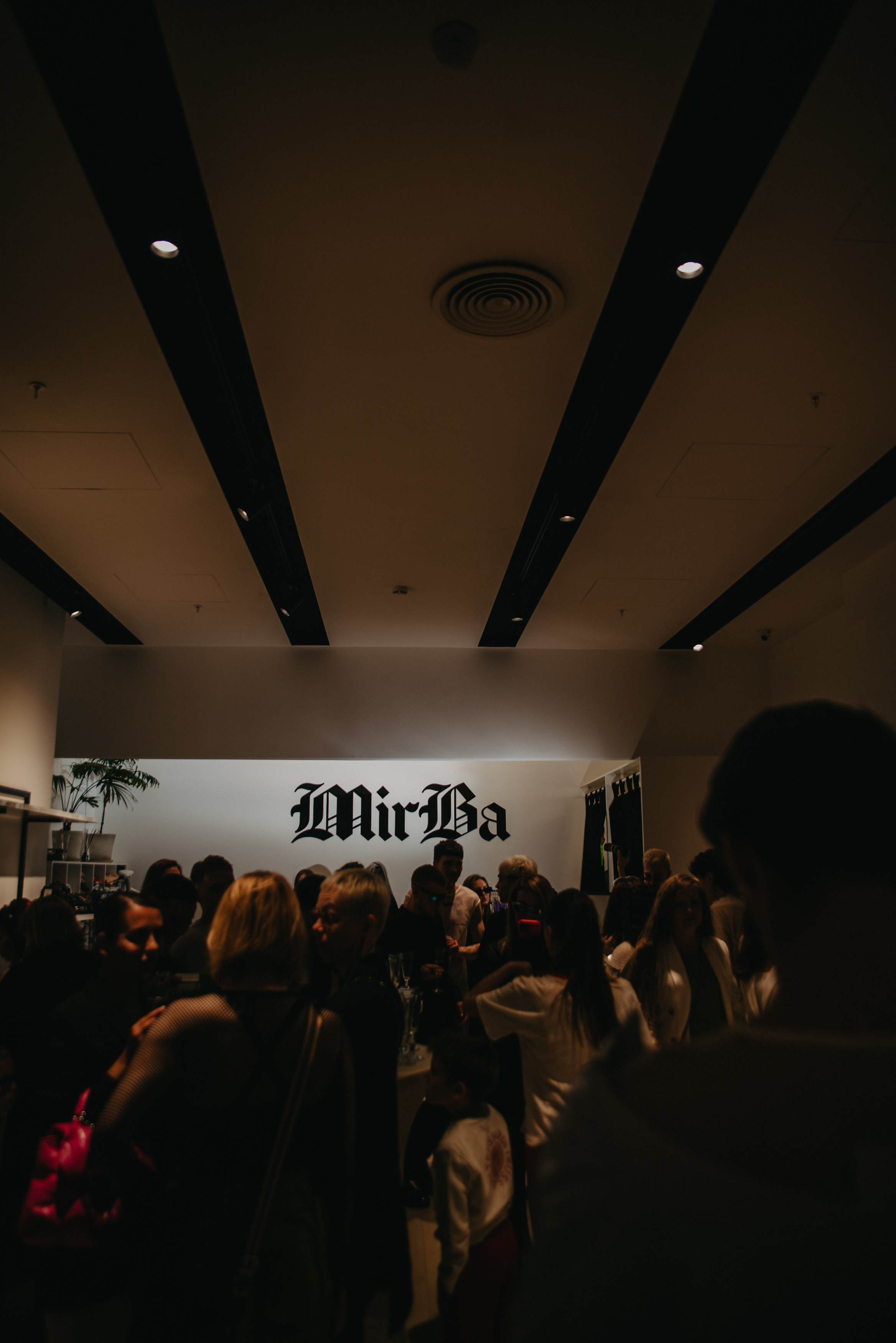 Открытие магазина концептуального бренда одежды MIRBA. Контент фотограф Илья Урс