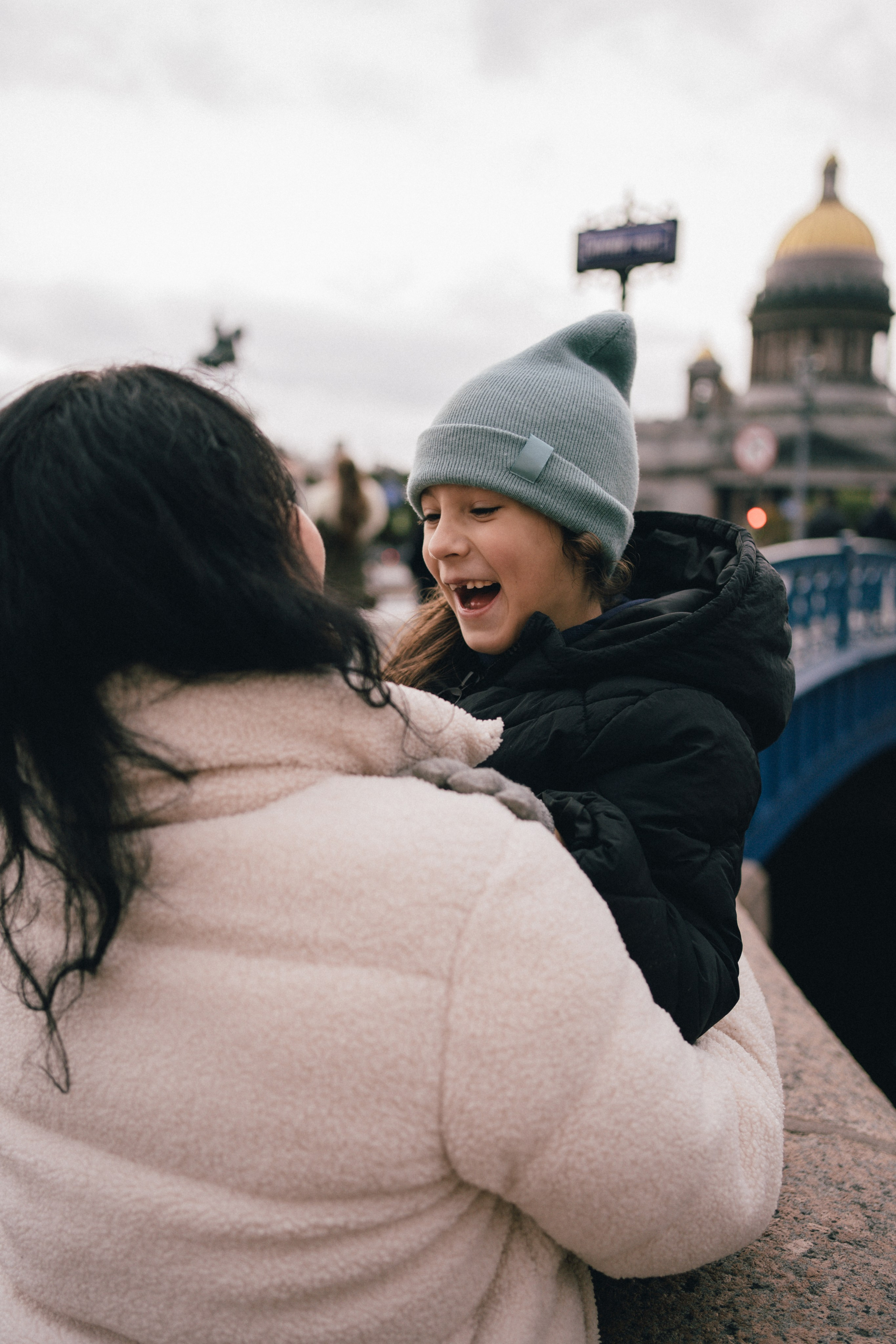 Мама, сын и дочка. Репортажный фотограф в Санкт-Петербурге. Фотограф на мероприятие в СПБ
