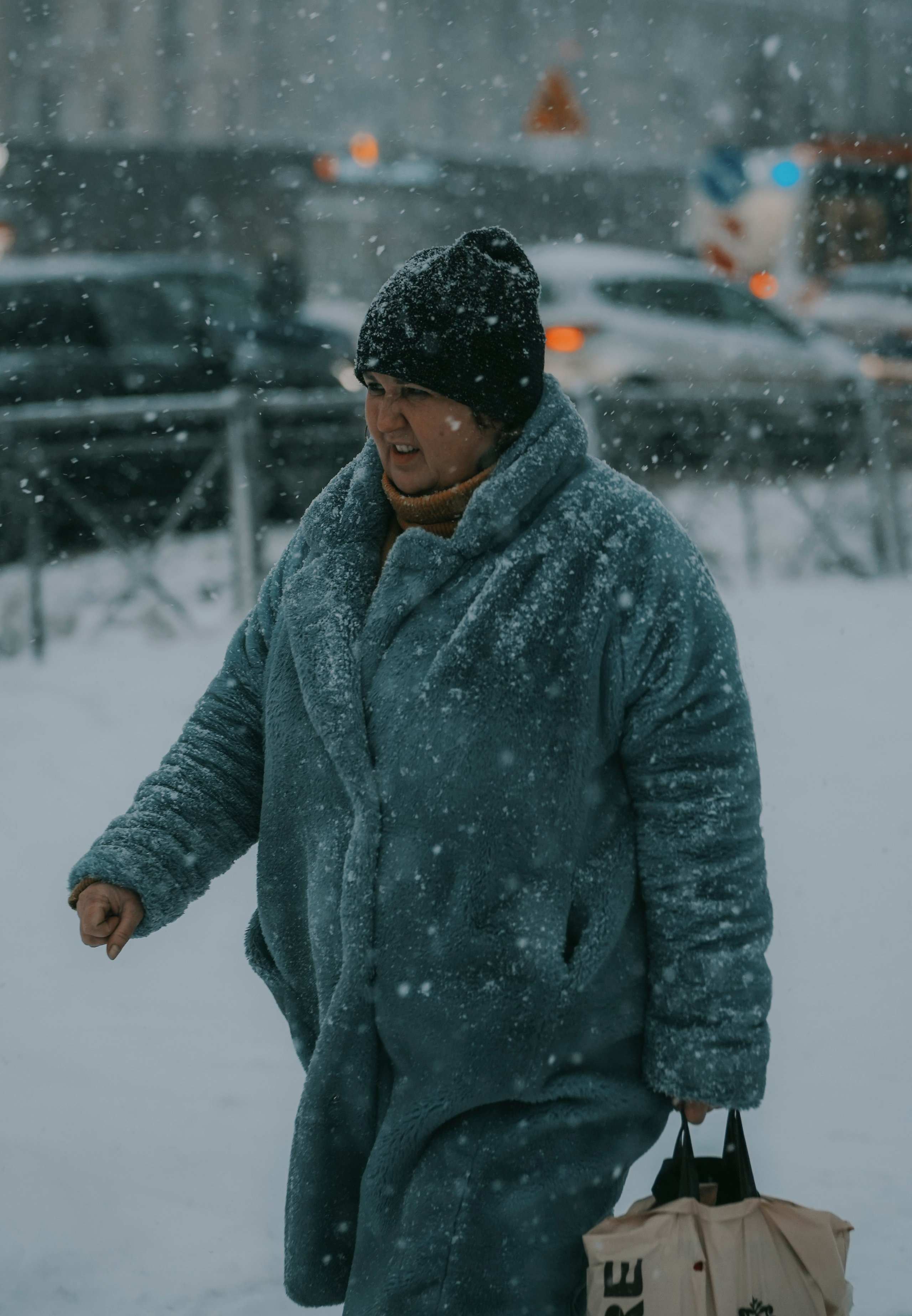 2024. Стрит-фотография, полная абсурда, идиотизма и красоты