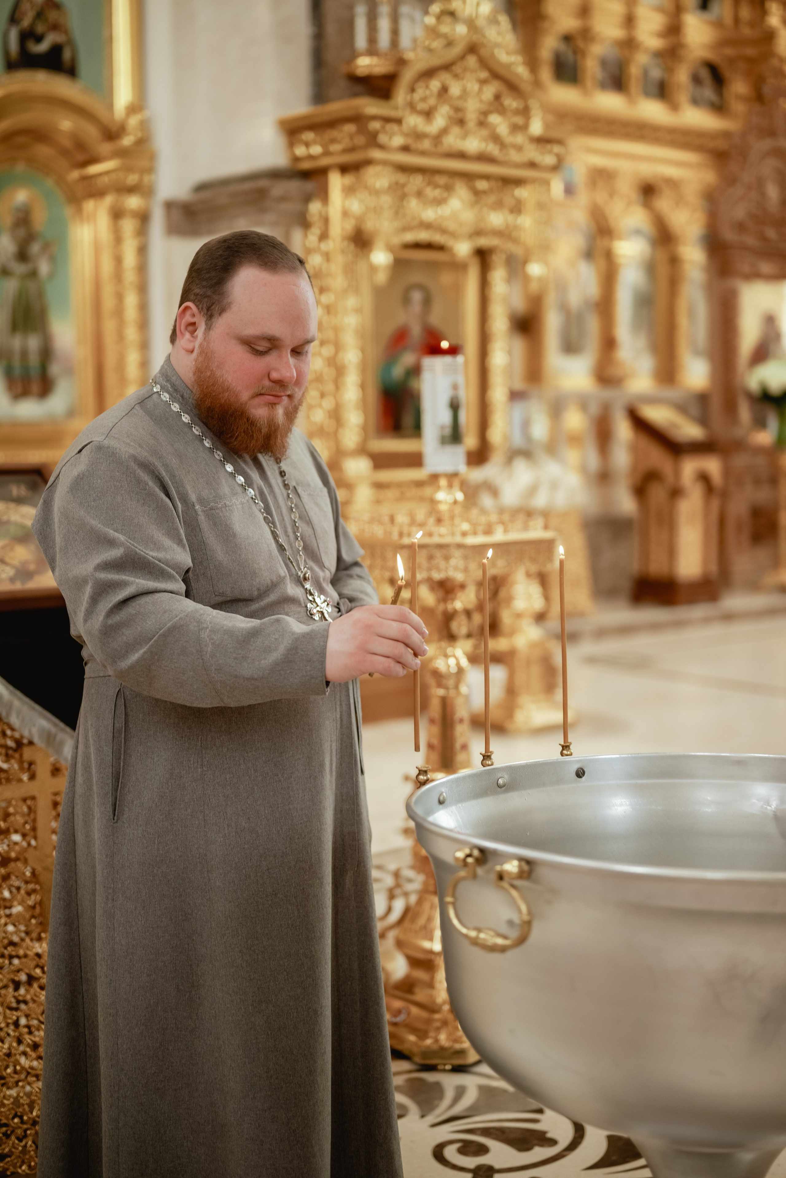 Крещение в храме Петра и Февронии. Юлия Басня семейный и свадебный фотограф в Донецке