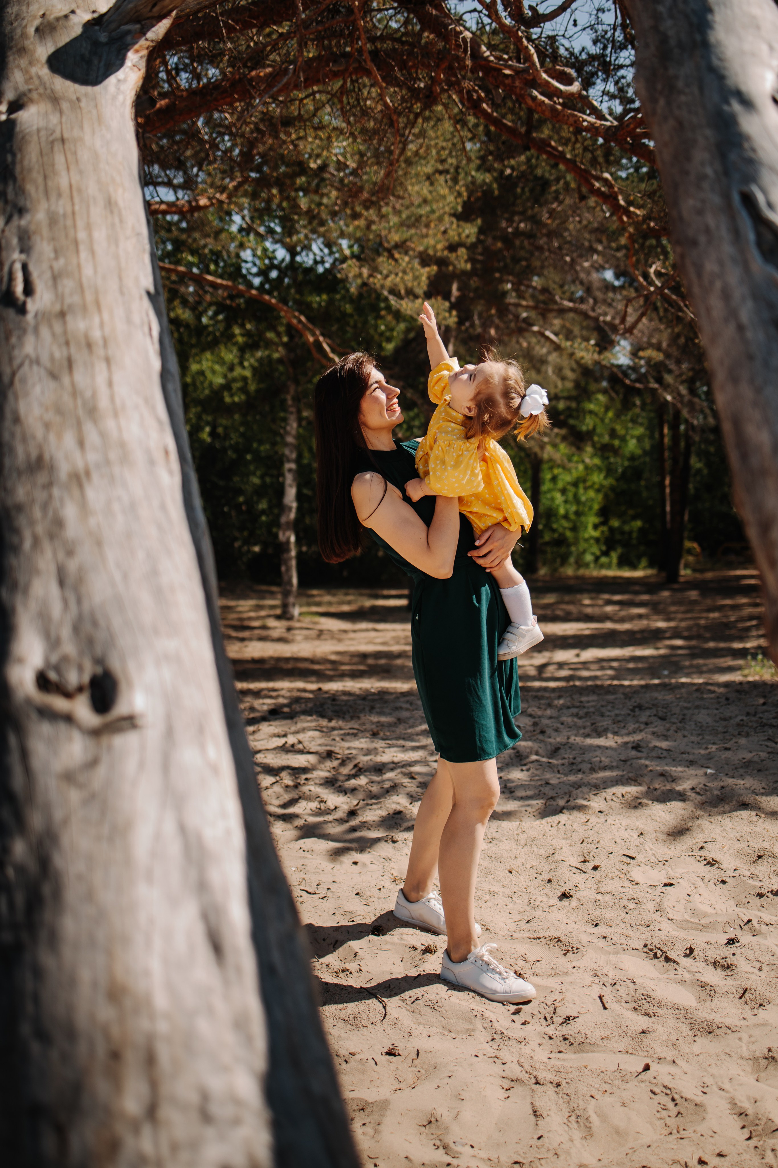 Ирина, Артём и Карина. Главная