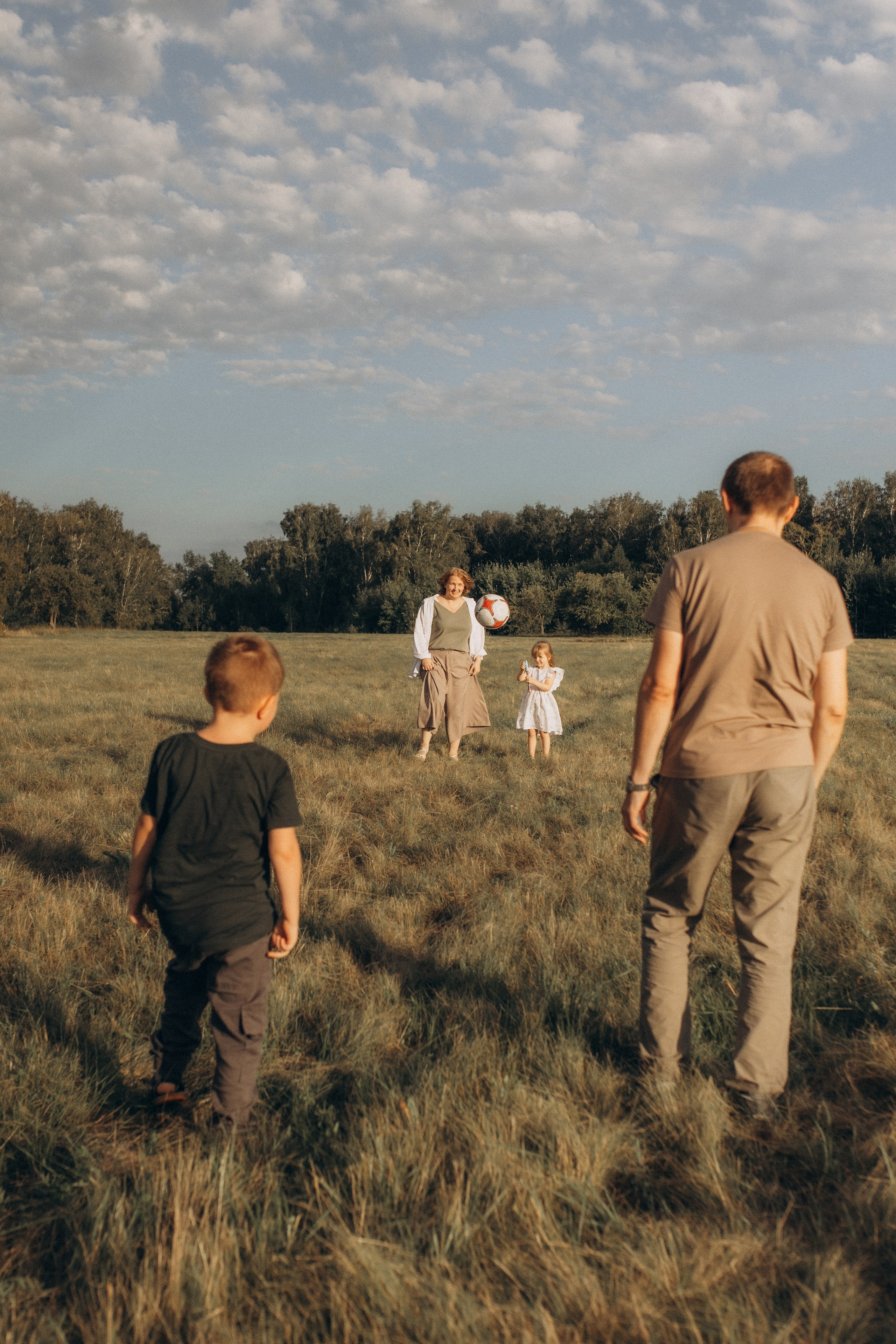 Летняя история в поле. Семейный фотограф lifestyle в Новосибирске Елена Шпилевая