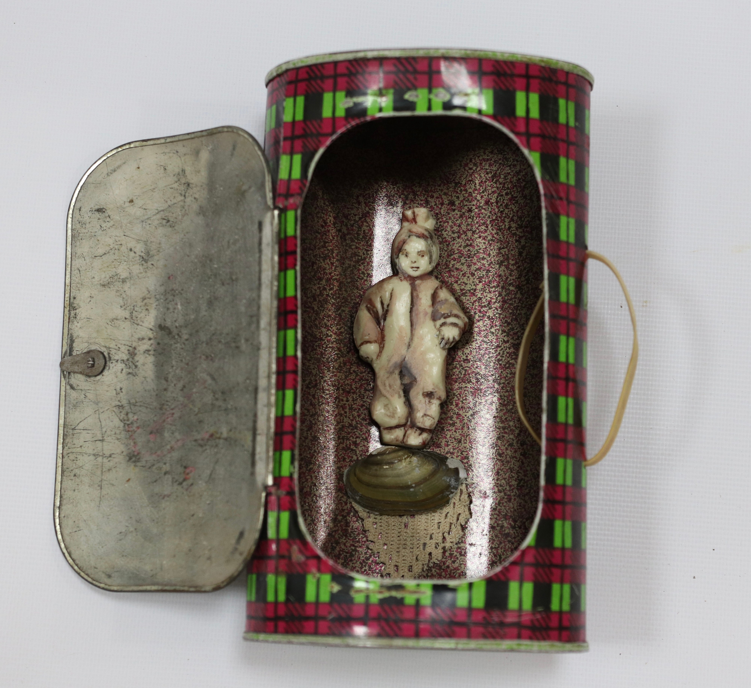 Земляные работы памяти, серия объектов художницы Софьи Григорьевой 