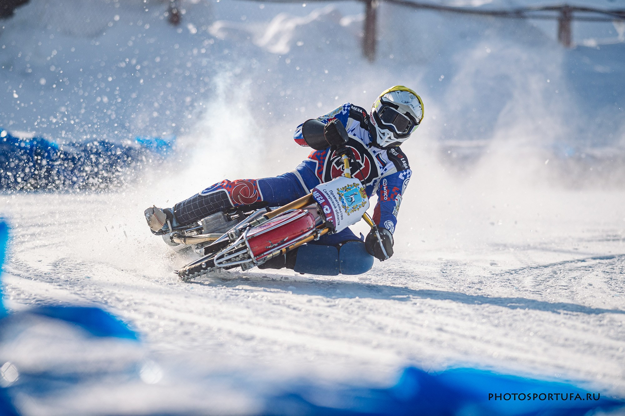 Мотогонку на льду. Спортивный фотограф в Уфе Евгений Буров