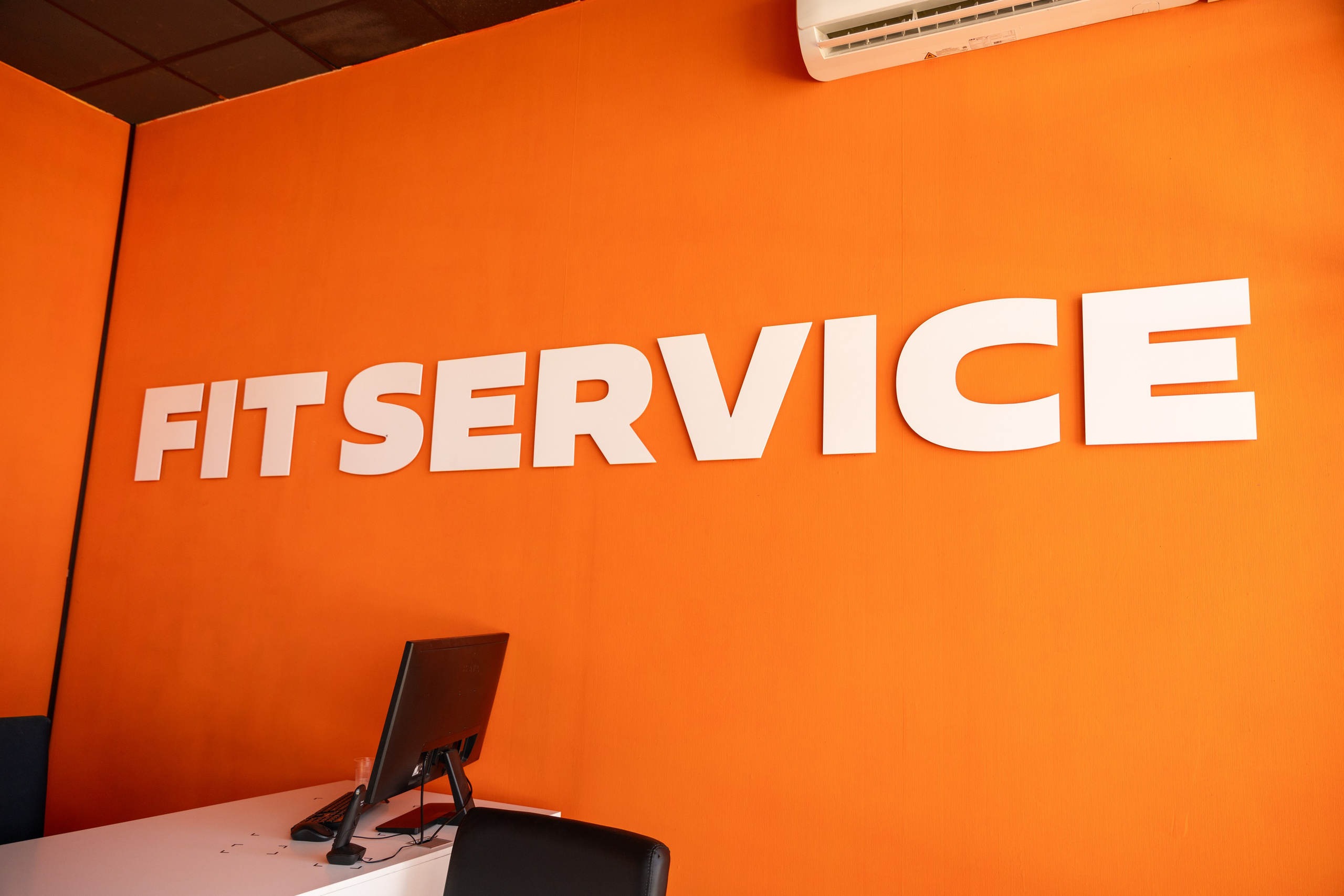 Интерьерная фотосъемка автосервиса Fit Service в Краснодаре — сеть СТО Профессиональная фотосъемка интерьера техцентра в Краснодаре. Шедевры для Вас! Фотограф и Видеограф в Краснодаре Пахиев Руслан