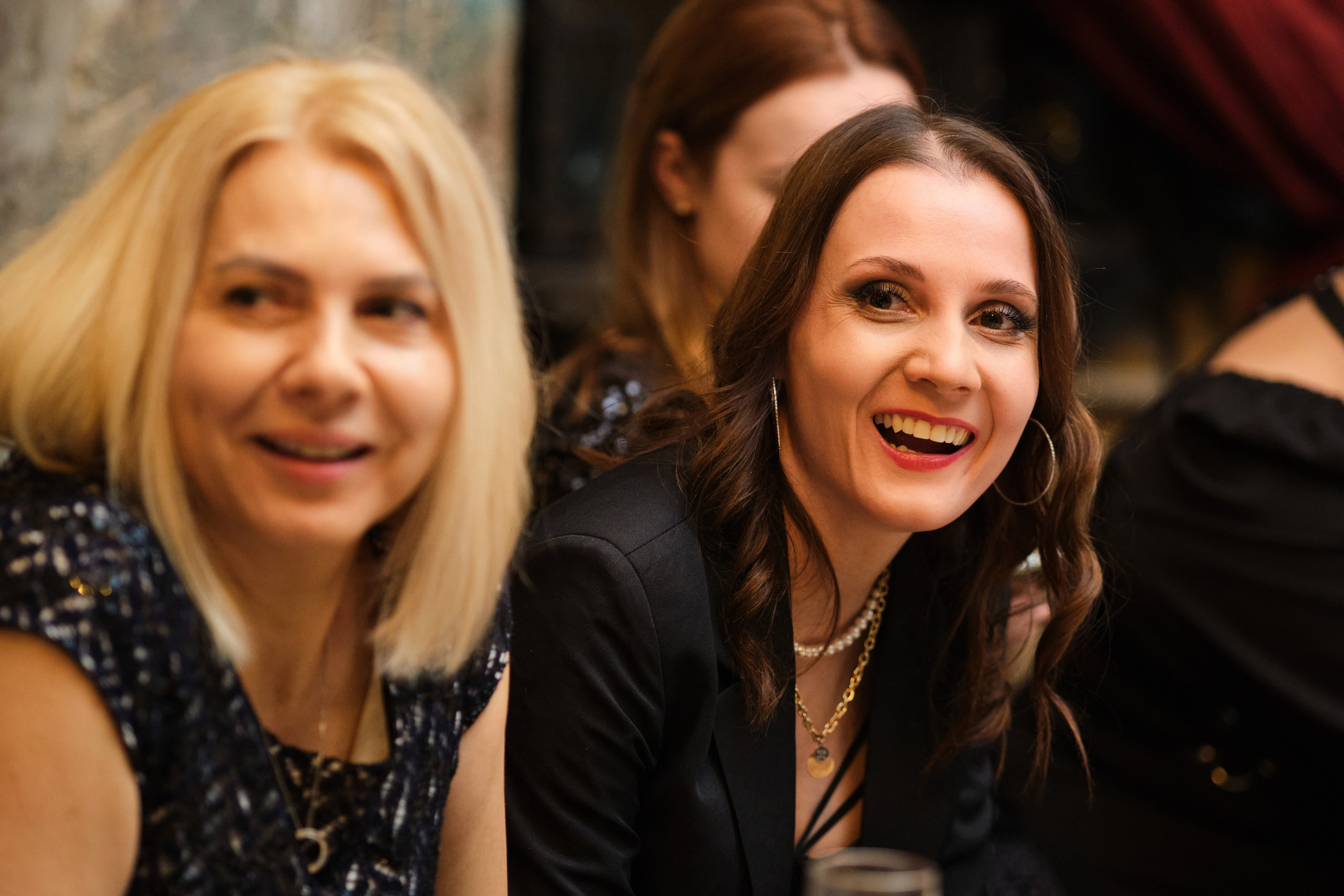 Фотосъёмка выпускного школы «Метатрикветра» в гастропабе «Особняк. Репортажный фотограф Дмитрий Литвинский. Минск, Беларусь, мир