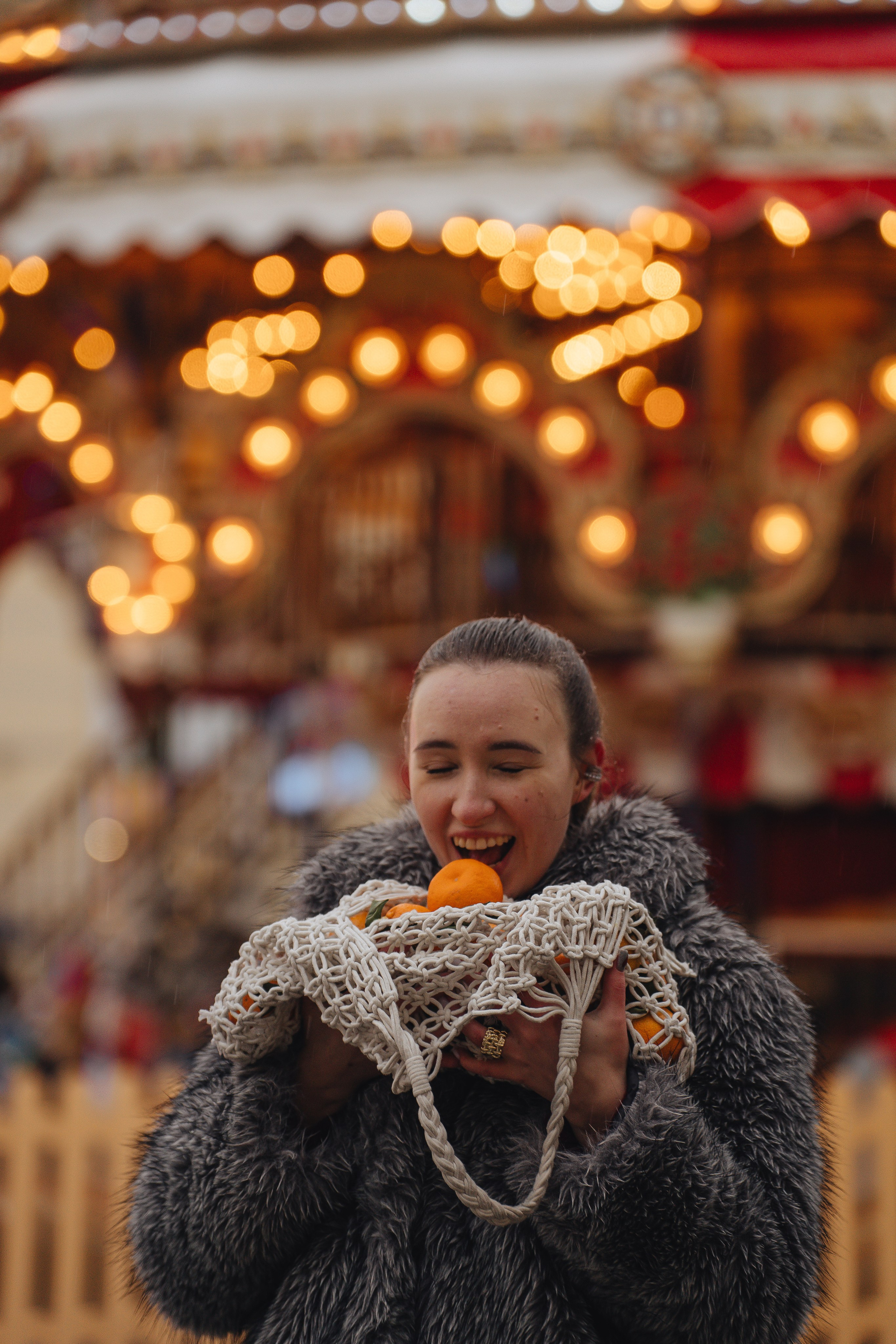 ПРОГУЛКА НА МАНЕЖНОЙ ПЛОЩАДИ ДЛЯ ДЕВУШКИ ПЕРЕД НОВЫМ ГОДОМ (НОВОГОДНЯЯ ФОТОСЕССИИЯ НА МАНЕЖНОЙ ПЛОЩАДИ). Профессиональный фотограф, Санкт-Петербург — Виктория Богомолова