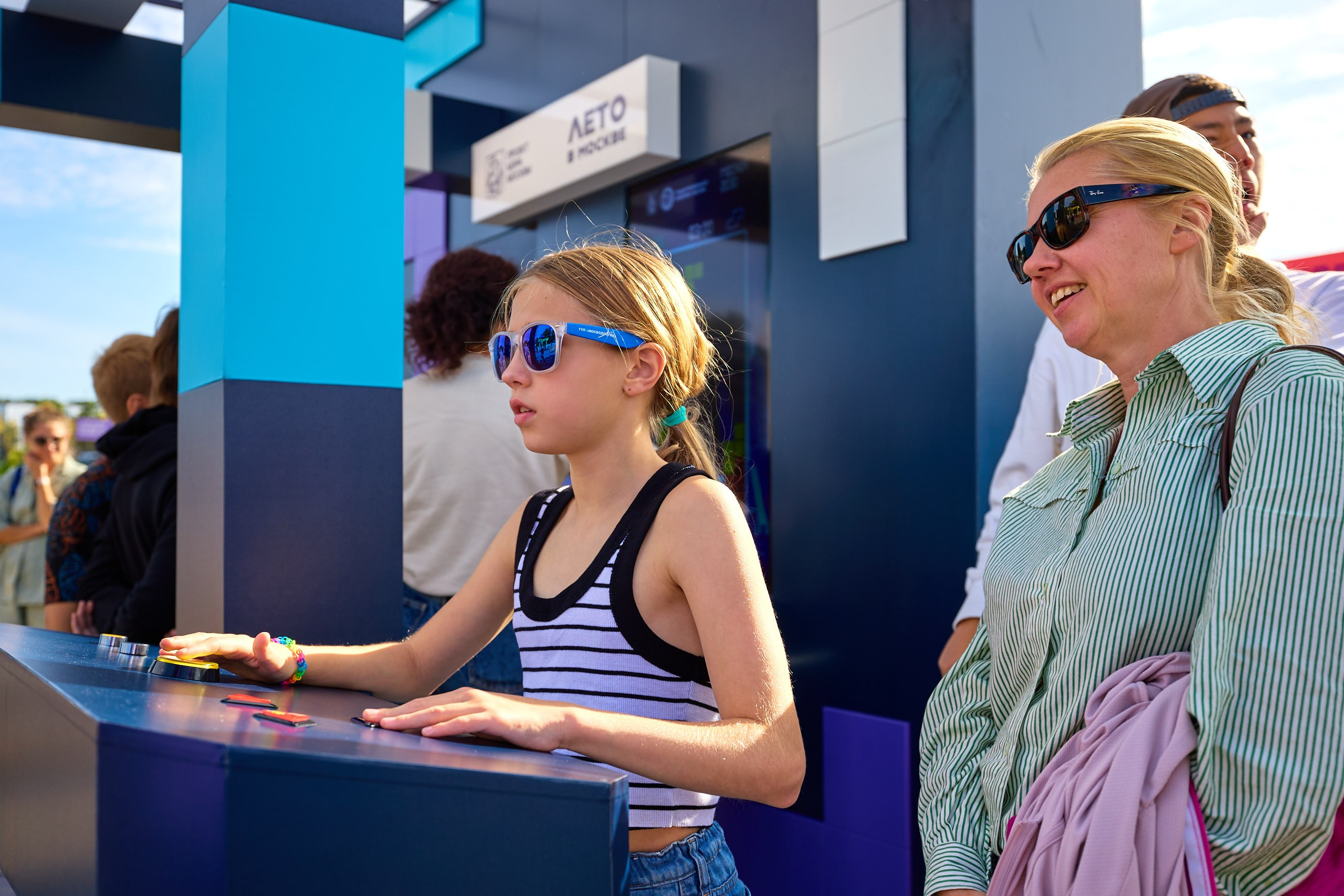 Корпоративное мероприятие на городской набережной — репортажная фотосъемка Москва