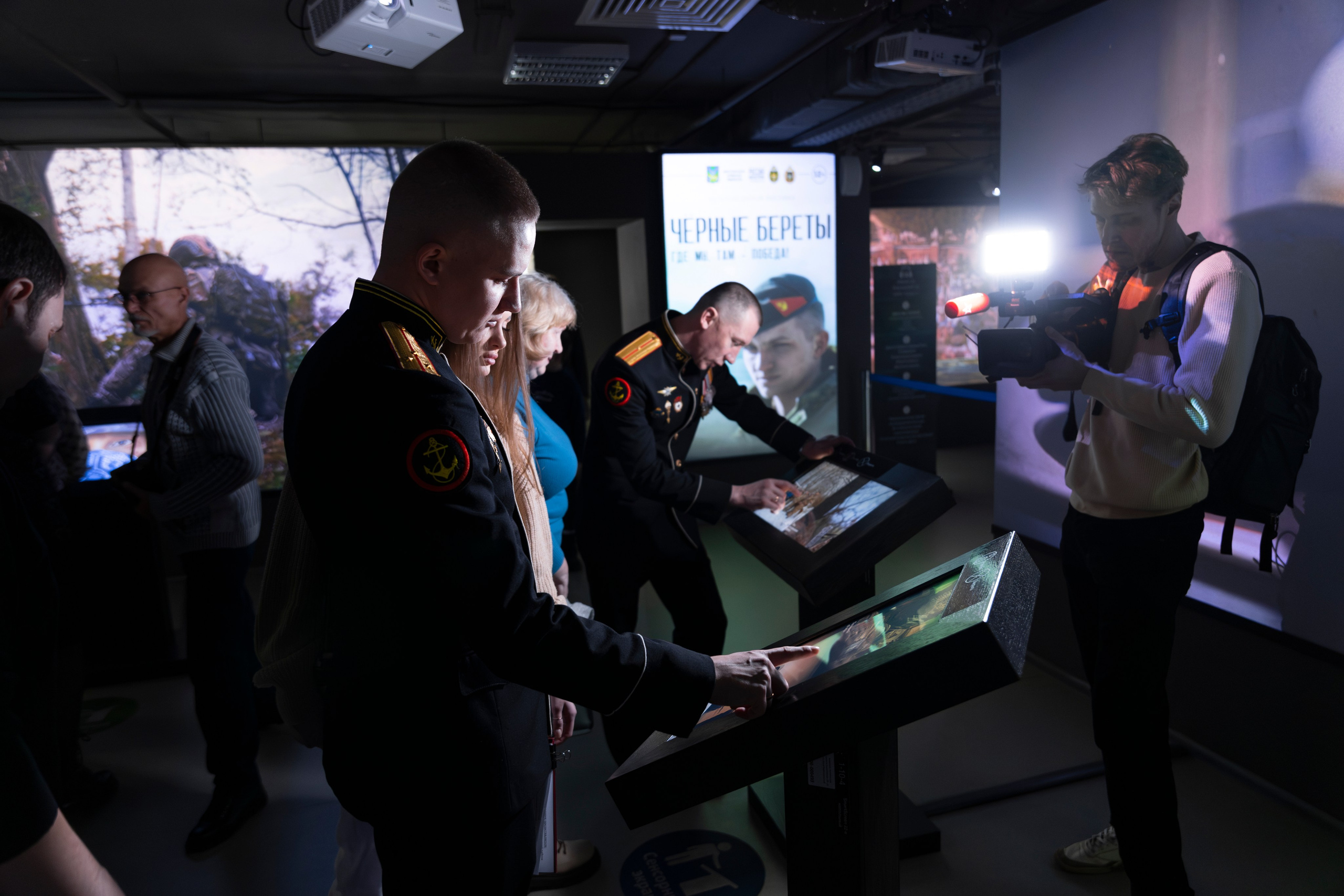 Выставка «Чёрные береты. Где мы, там — победа!». Олег Катакинов| Репортажный фотограф в городе у моря (Владивосток)