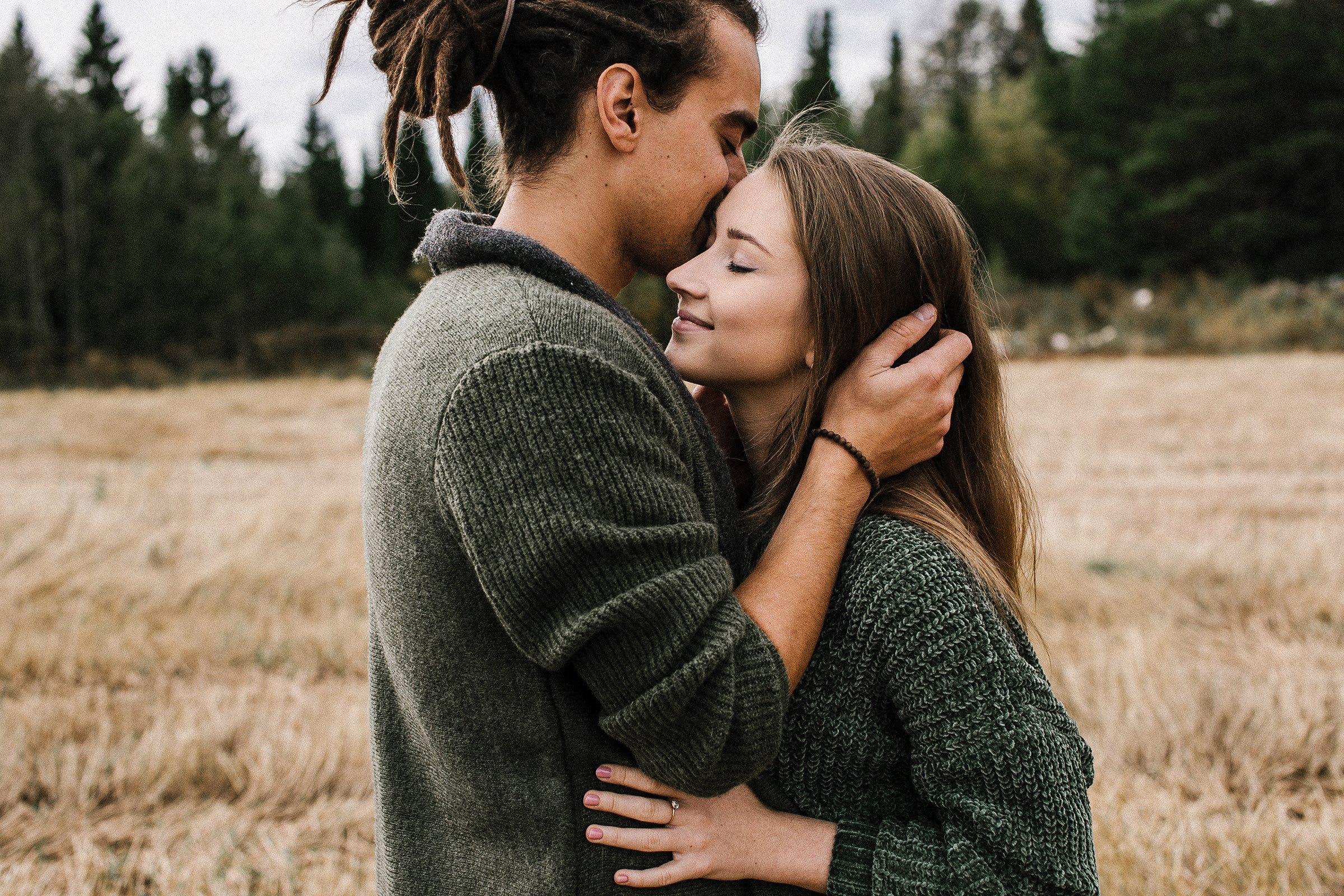 Фотосессия в поле. Свадебный фотограф Элли Федосеева