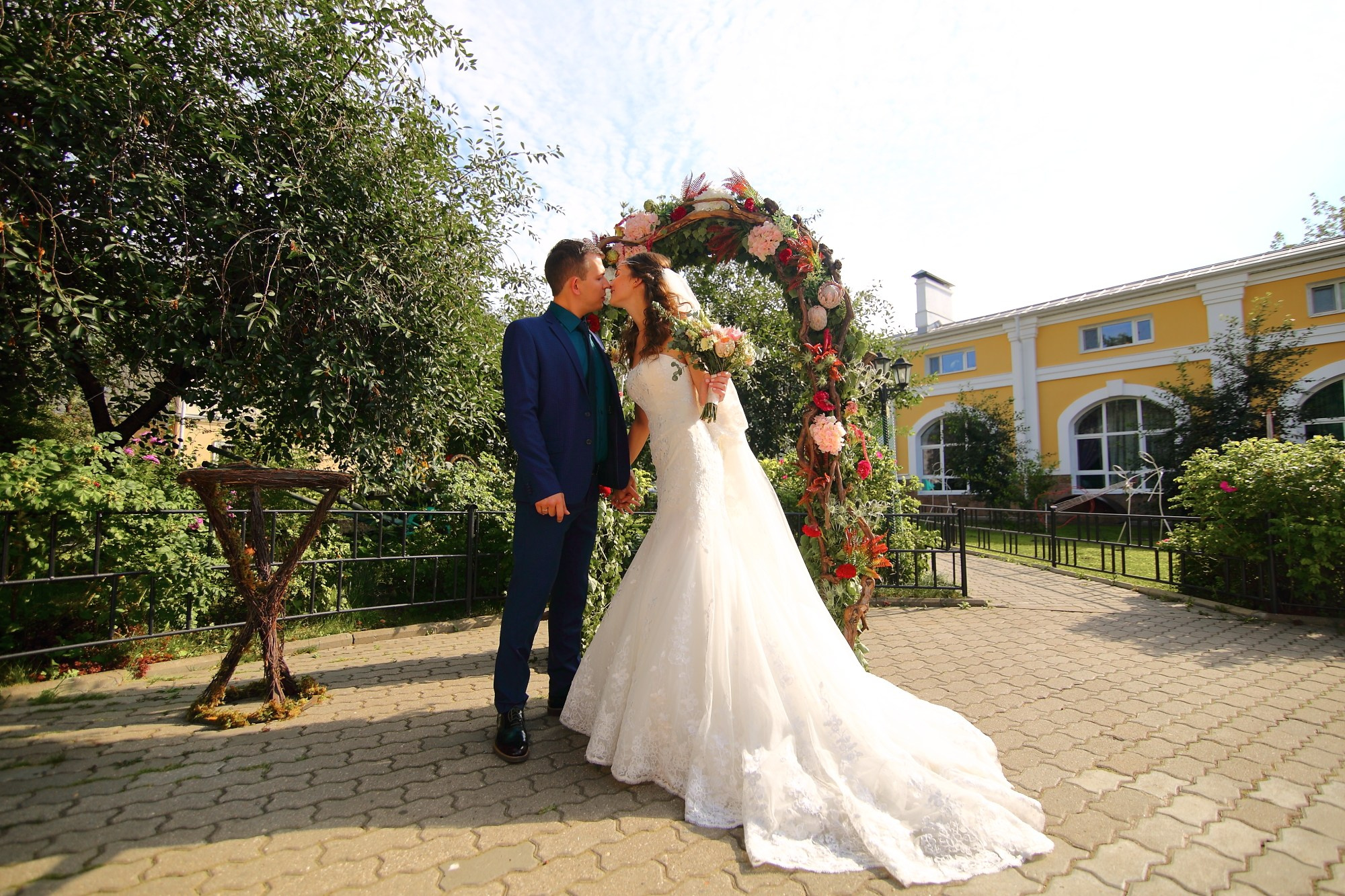 Выездная регистрация в красивом месте в Ярославле. Свадебный и репортажный фотограф в Ярославле и Санкт-Петербурге Роман Микрюков