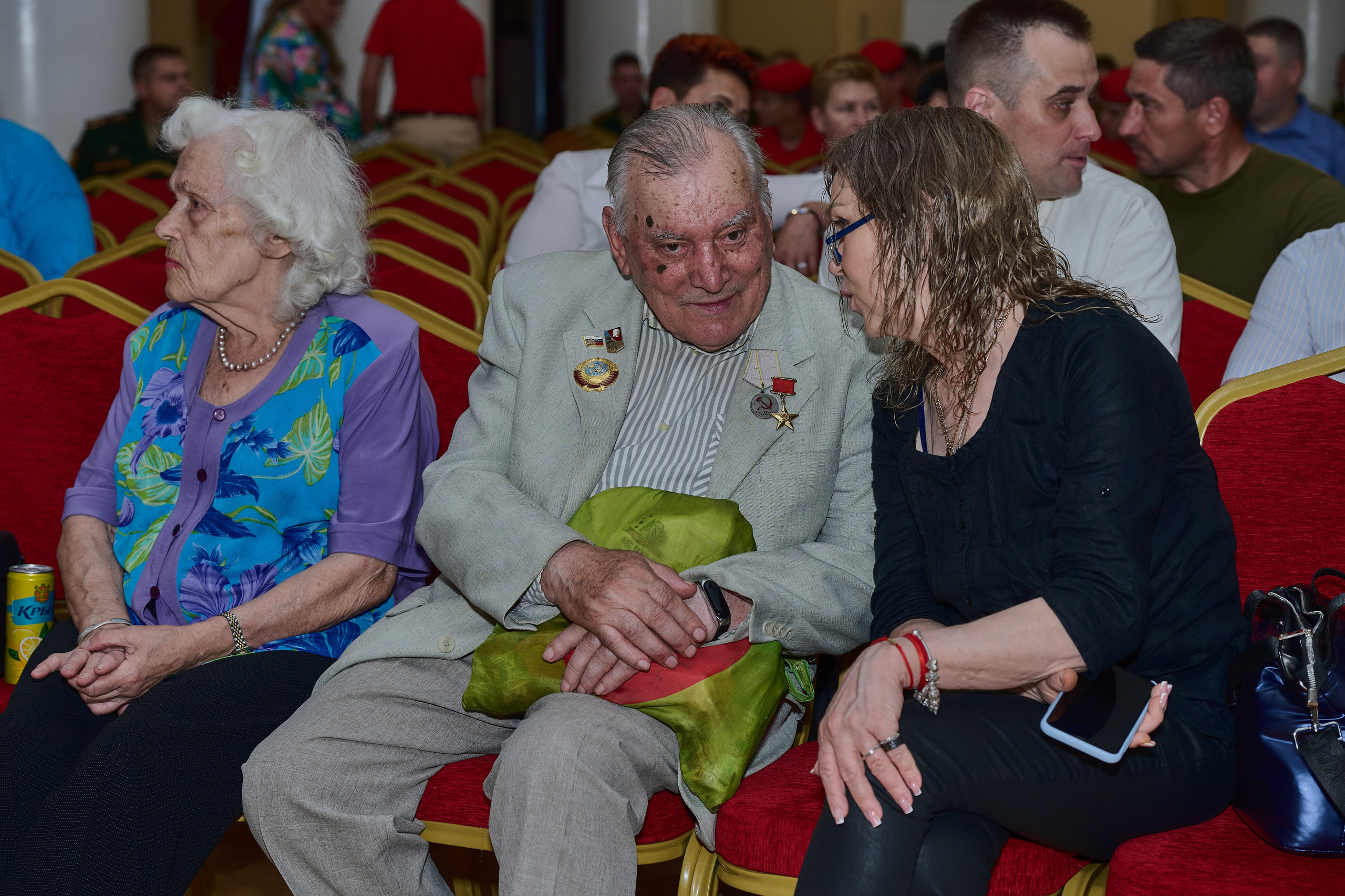 Церемония награждения медалями «Память Героев Отечества». Фотограф Роман Адлер