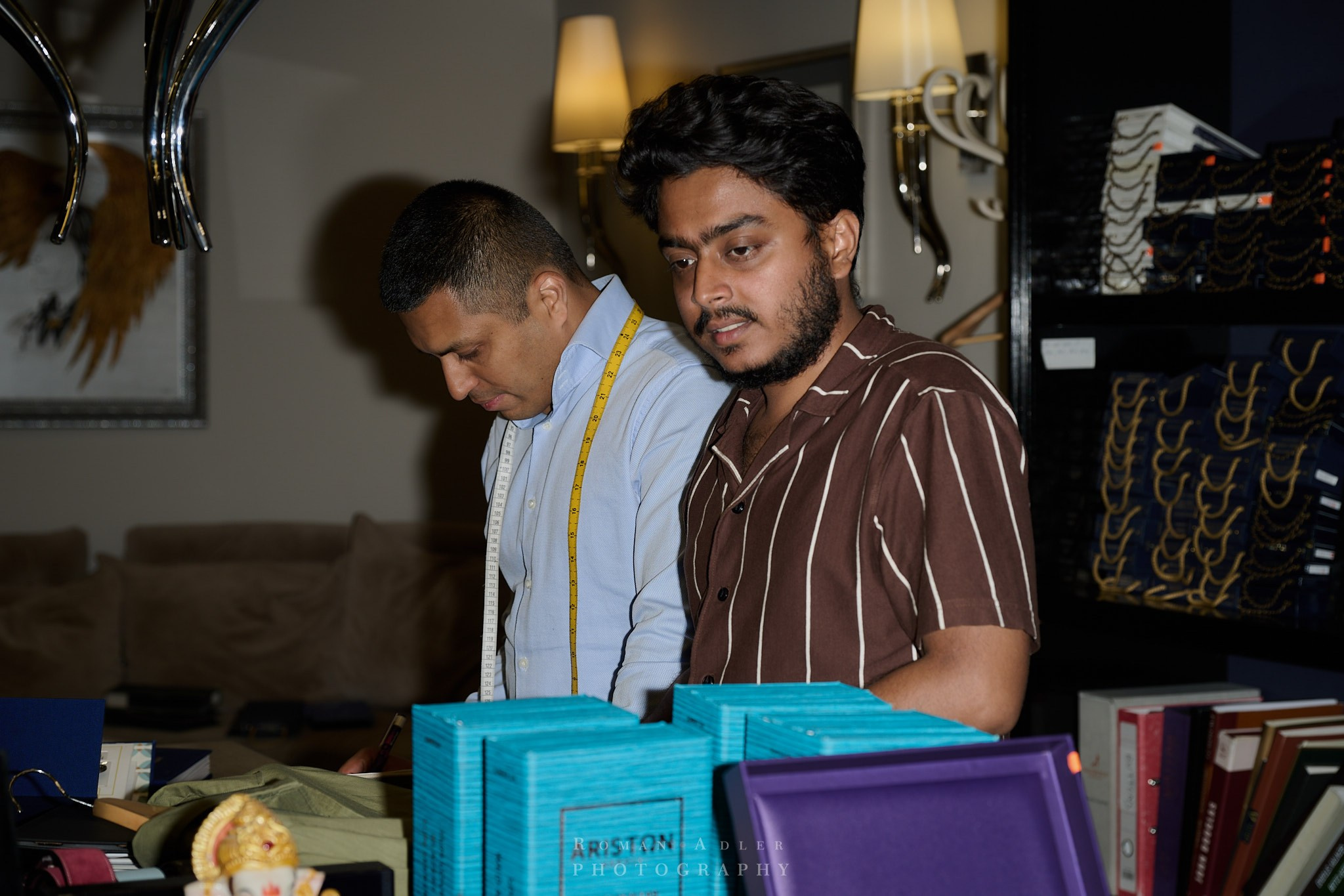 индивидуальный пошив рубашки, индивидуальный пошив одежды Москва, рубашки на заказ, фотограф Роман Адлер