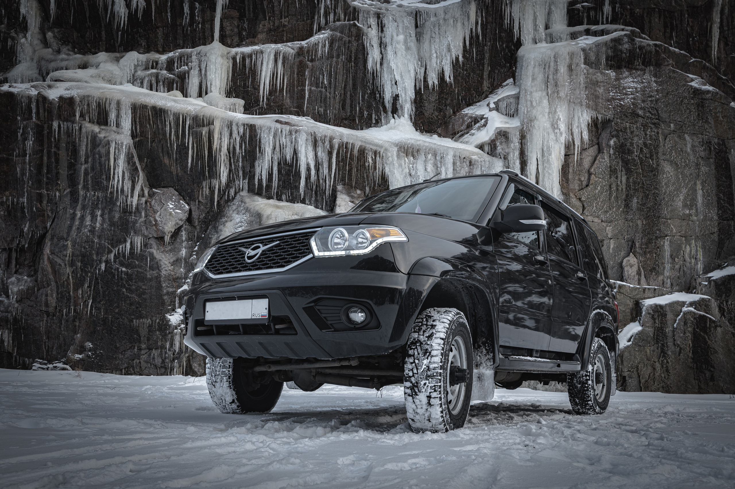 Фотографии автомобилей. Профессиональные фотосессии для авто. Фотограф Роман Адлер. Фотографии УАЗ Патриот. Серия Русский Север 2023