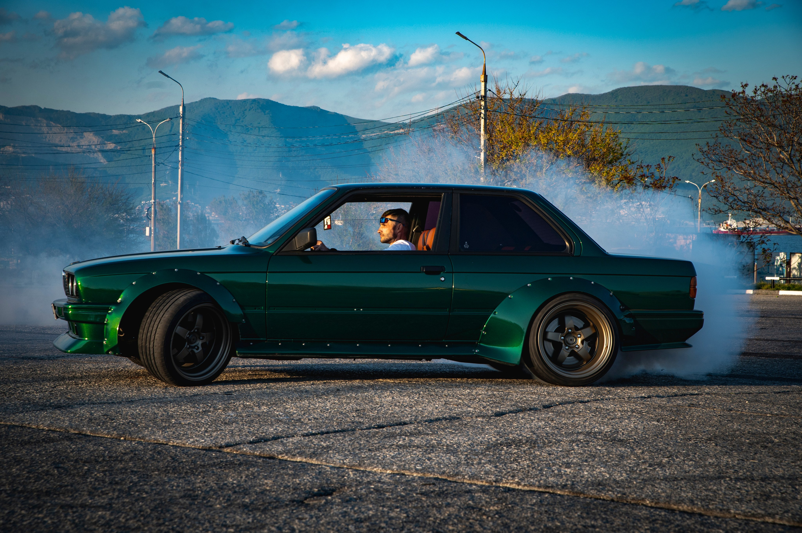 БМВ & Доберман. Фотограф Роман Адлер