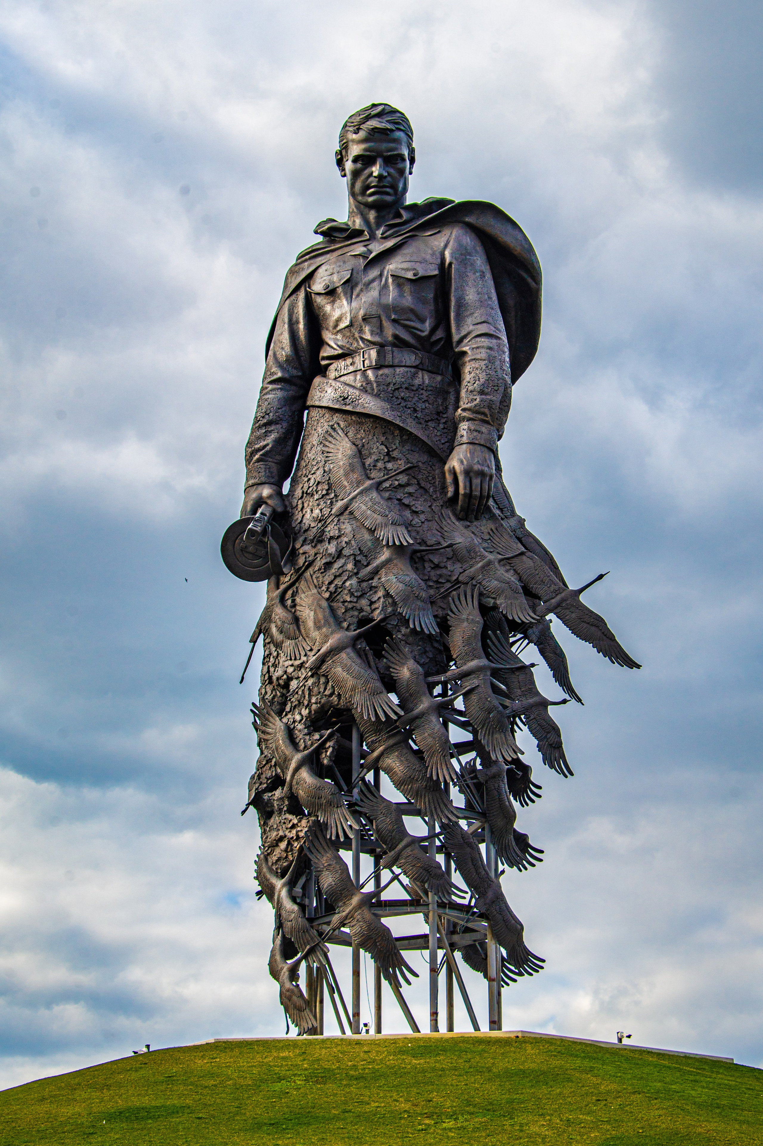 Ржевский мемориал, памятник советскому солдату в Ржеве. Ржев фото