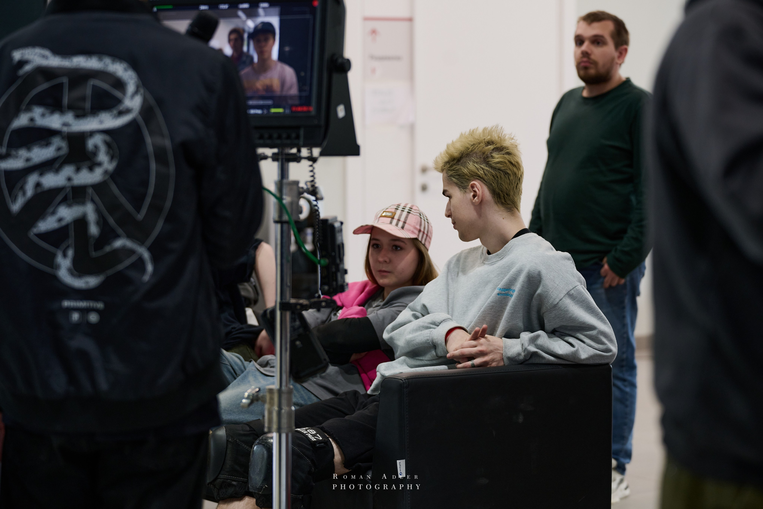 Репортаж со съёмок фильма «Своя в доску». Фотограф Роман Адлер