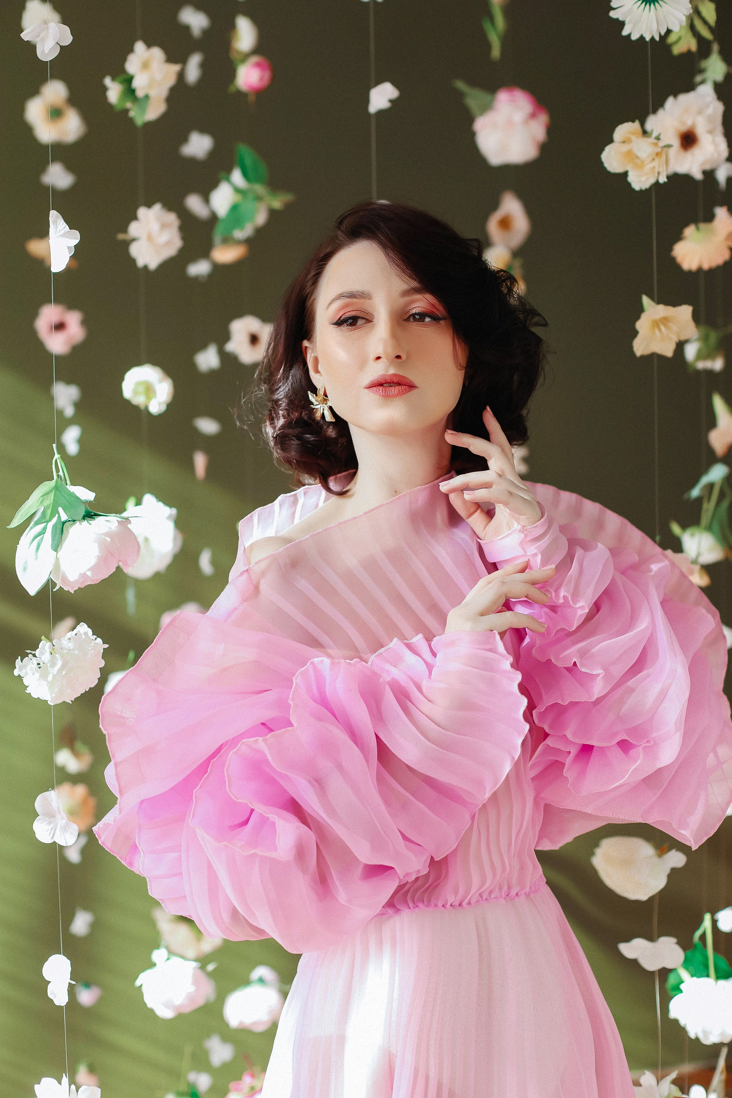 Женская фотосессия с цветами весной в Москве. Свадебный и семейный фотограф в Москве