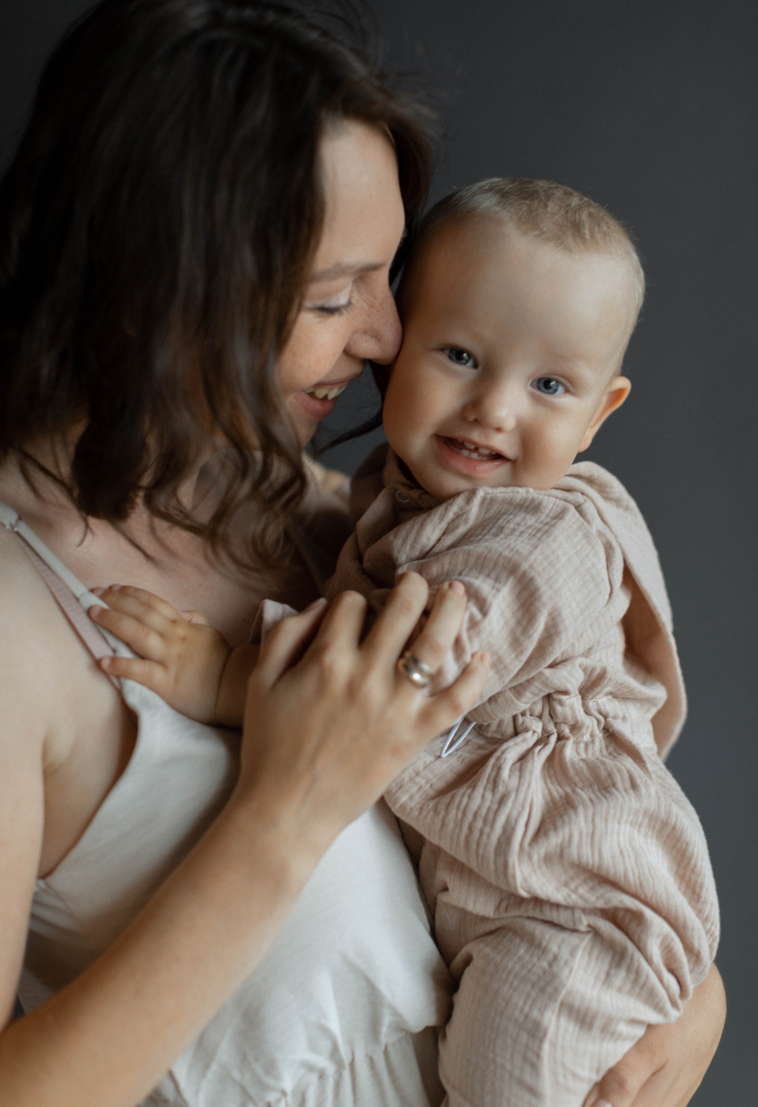 Артем, Виктория и их малыш