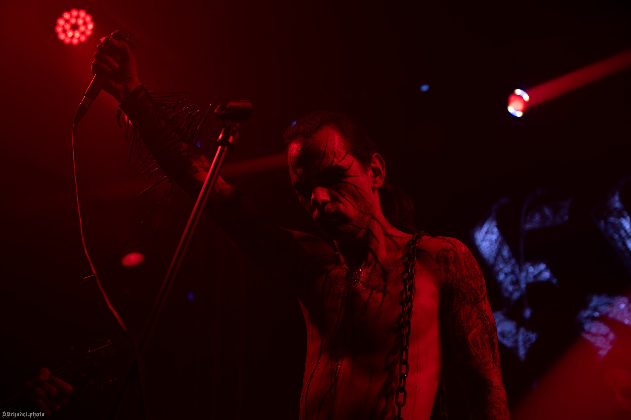 Frostlagte Måne 07.12.25. We will make everything metal!
