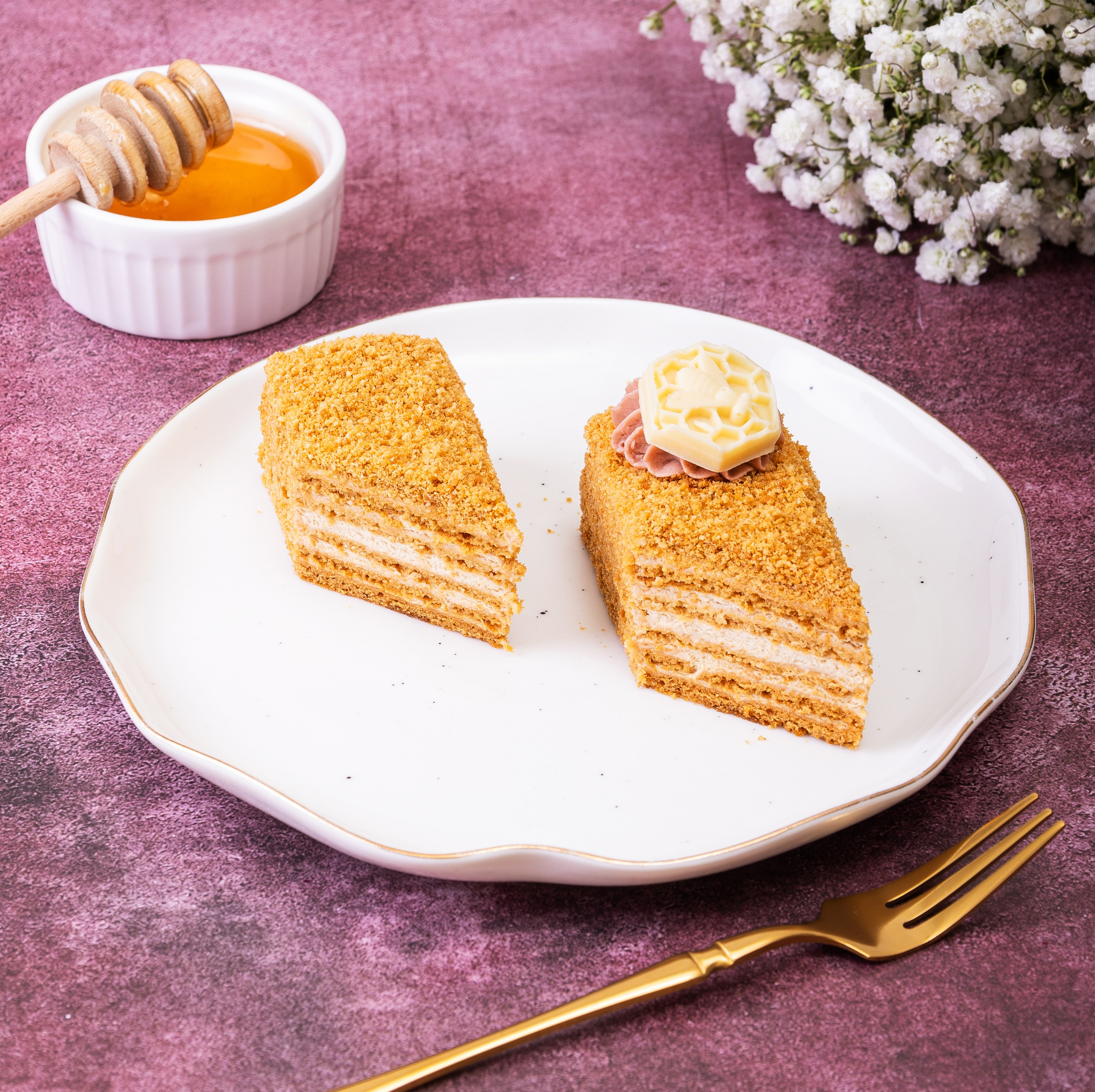 Разрез пирожного Медовое 