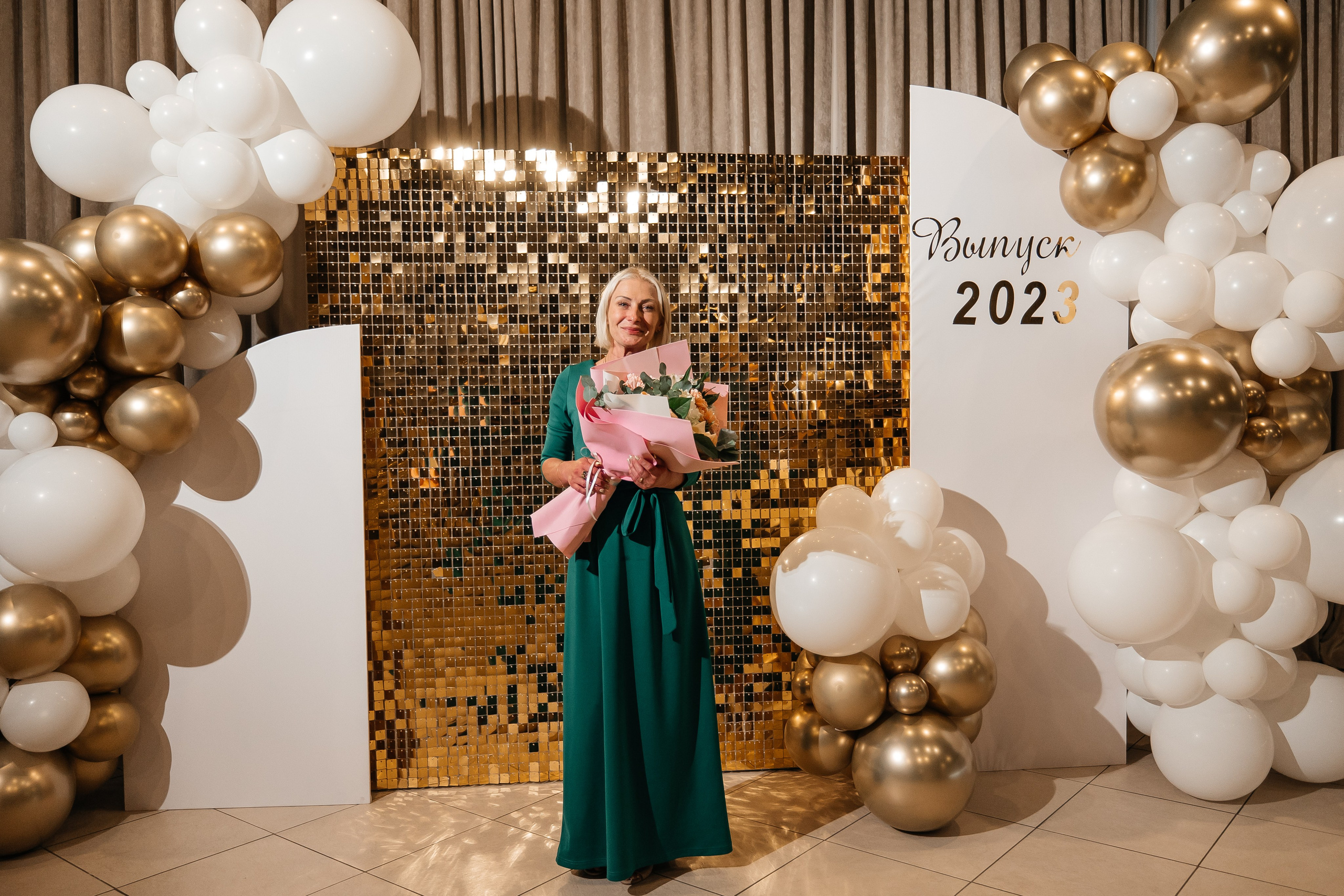 2023-06-23 Выпускной МБОУ СОШ № 10. Фотограф в Красноярске