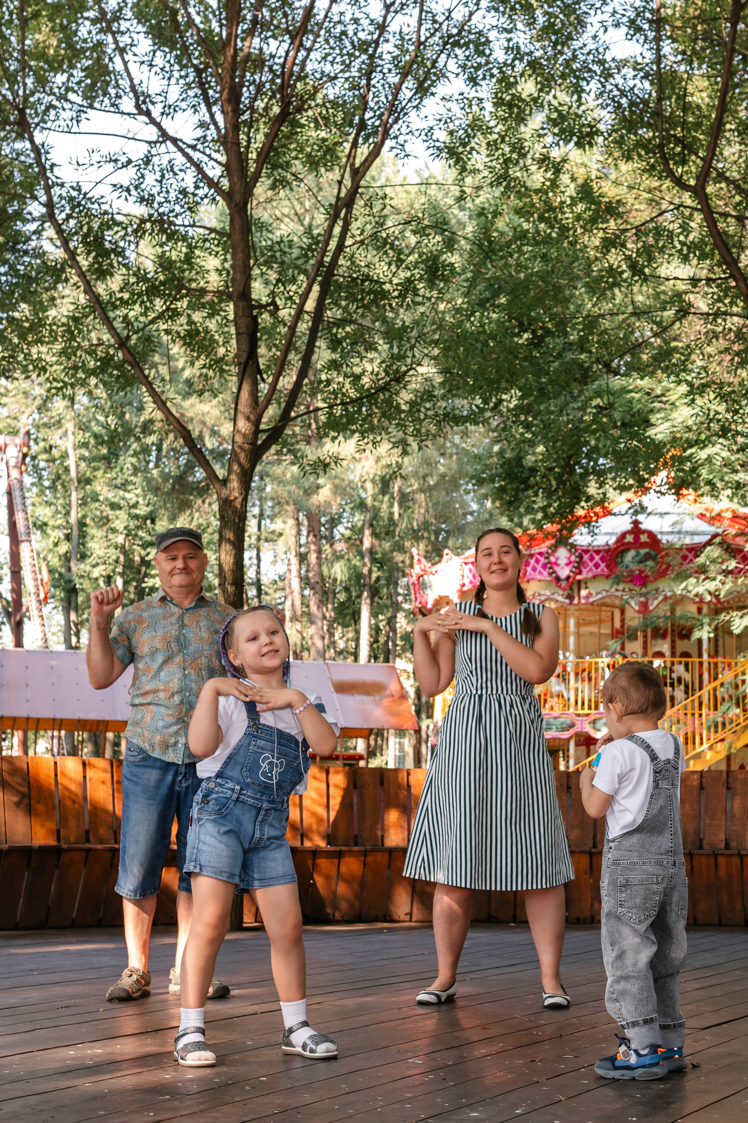 Семейная прогулка. Август 2025. Фотограф Пермь. Свадьбы. Семья и дети, школа, д. сад. Фотокниги