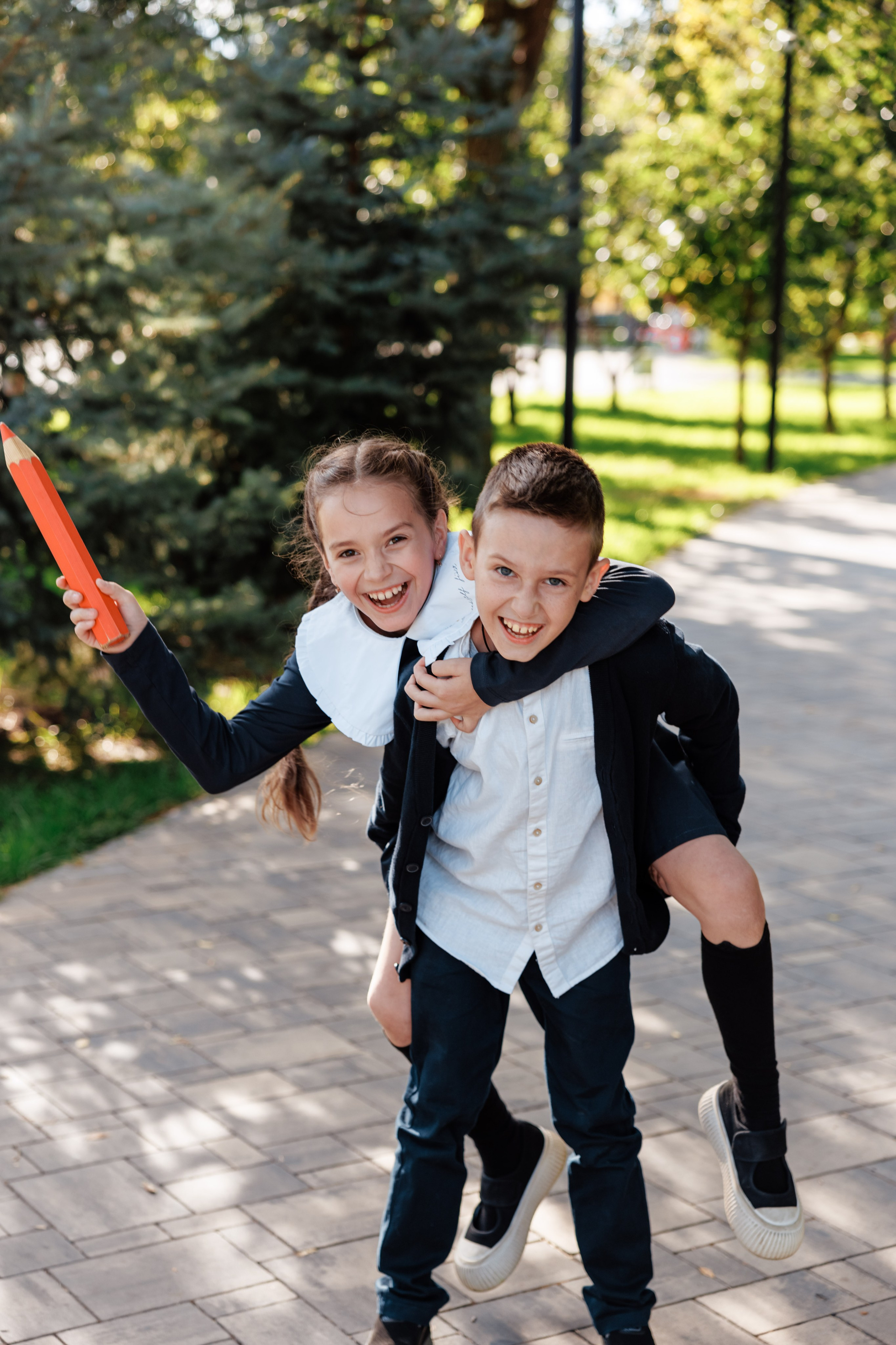 Начальные классы. Выпускные школьные фото­альбомы для школ и детских садов в Волгограде и Волжском