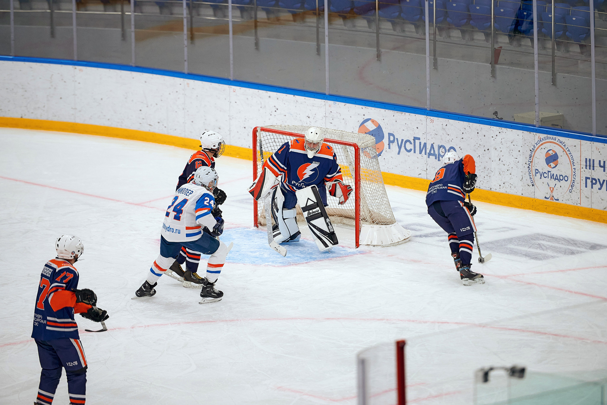 Портфолио репортажной фотосъёмки: Кристалл арена — Хоккей — РусГидро. Фотограф Яковлев Роман — Красноярск
