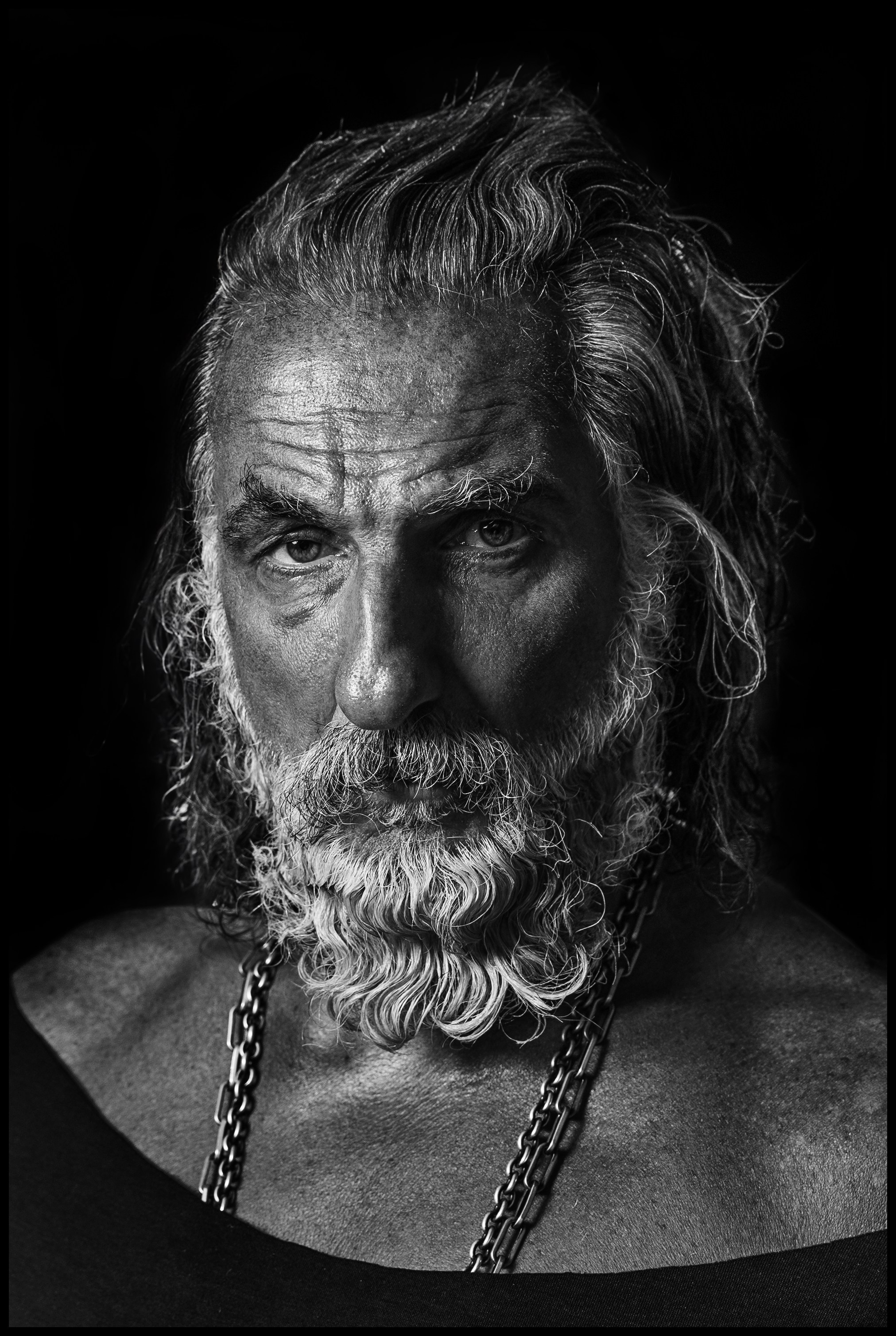 Photographer for bloggers and media personalities for advertising and Reels. Portrait photographer Moscow, UAE, Oleg Koshmarov