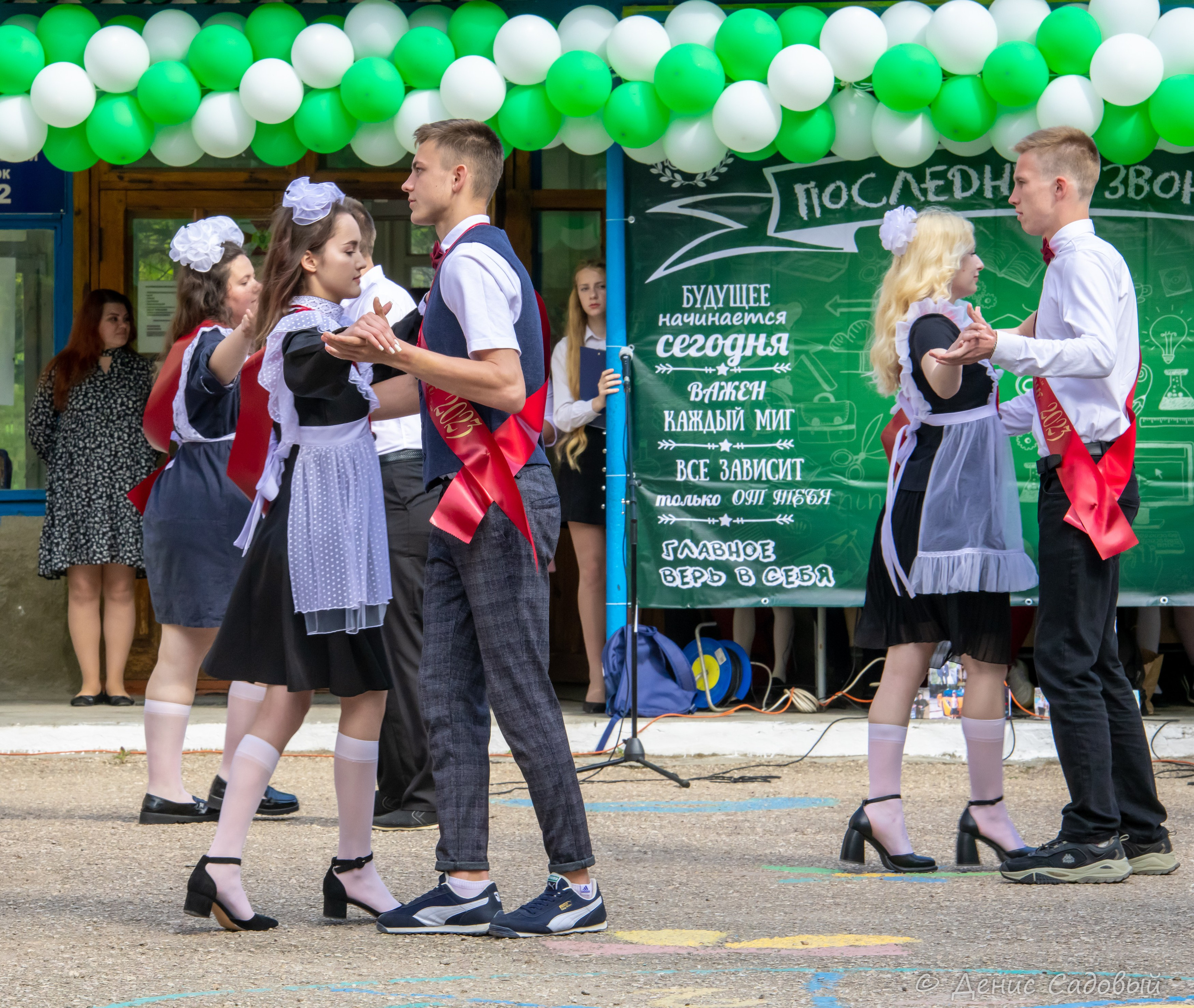 Последний звонок 11 класс школа № 17. Денис Садовый фотограф Севастополь